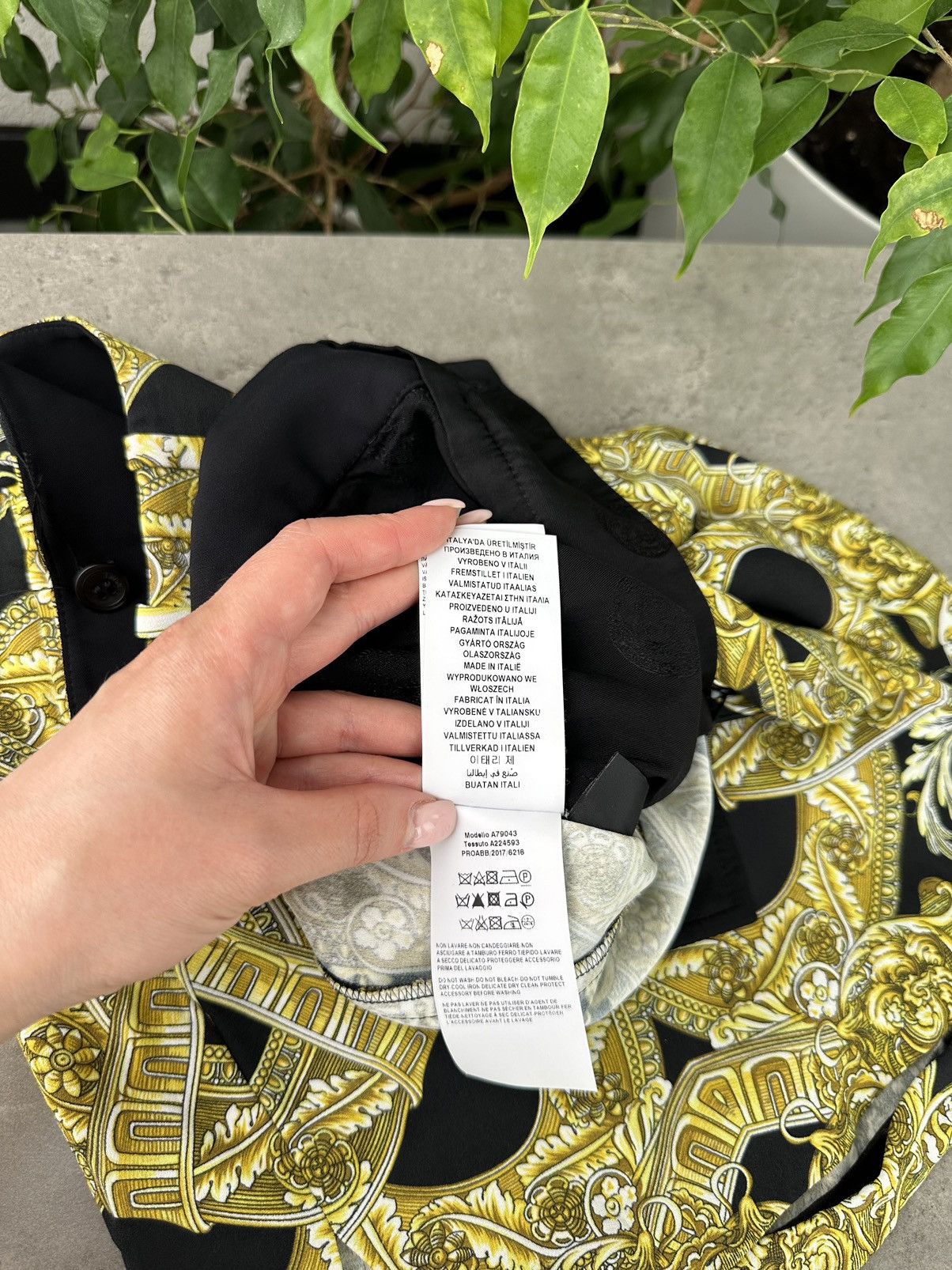 Versace Versace Women’s Shorts Size 28" / US 6 / IT 42 - 12 Thumbnail