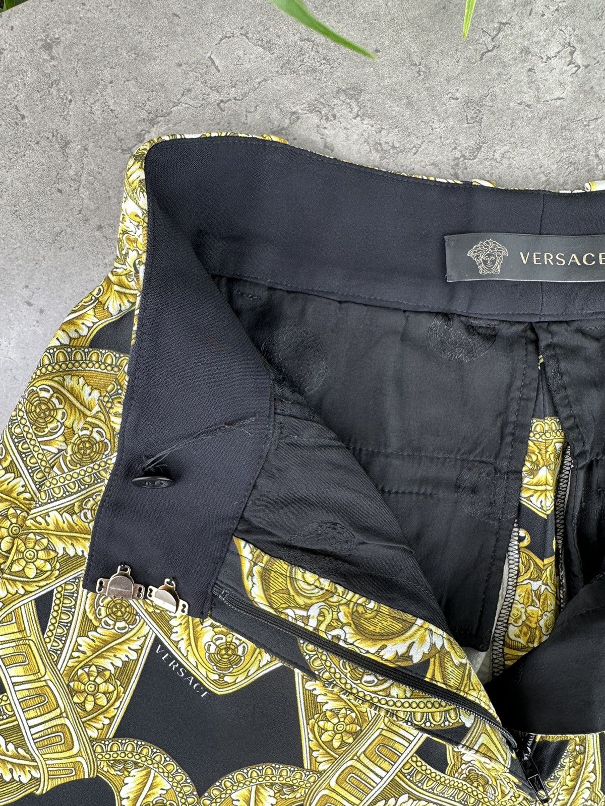 Versace Versace Women’s Shorts Size 28" / US 6 / IT 42 - 7 Thumbnail