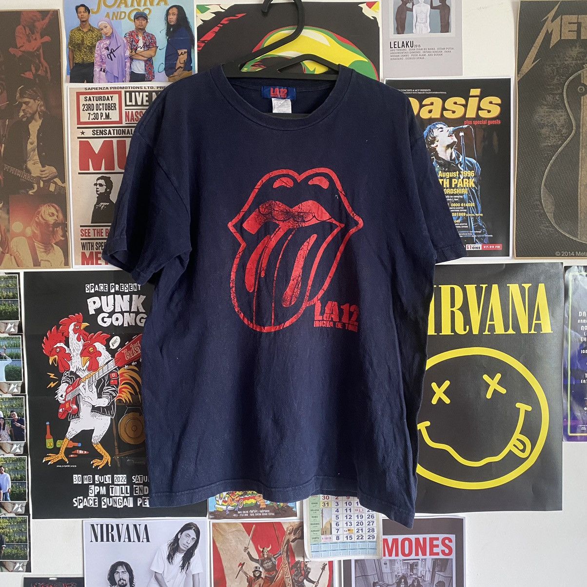 Band Tees Vintage Rolling Stone LA12 Tokyo with YNWA Lyric on Back Size US M / EU 48-50 / 2 - 1 Thumbnail