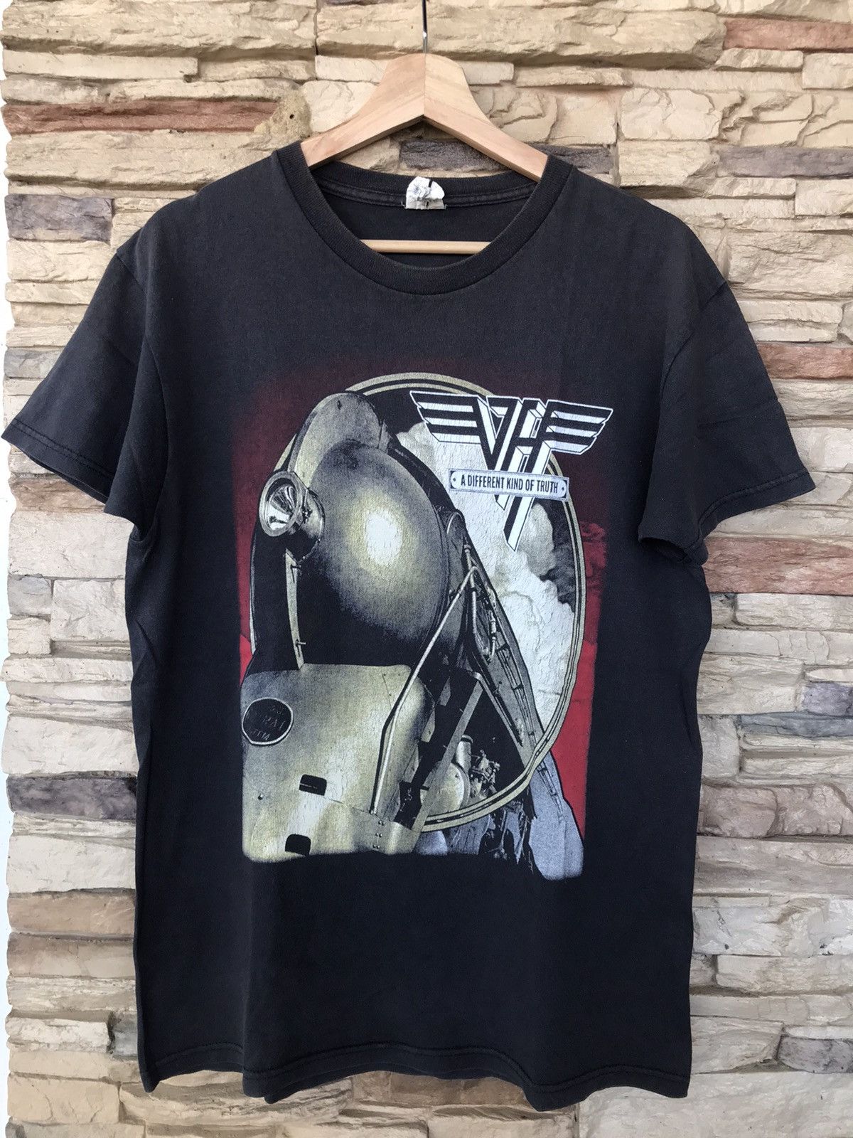 Band Tees Vintage Van Halen Tour 2012 Tee nirvana Size US M / EU 48-50 / 2 - 1 Thumbnail