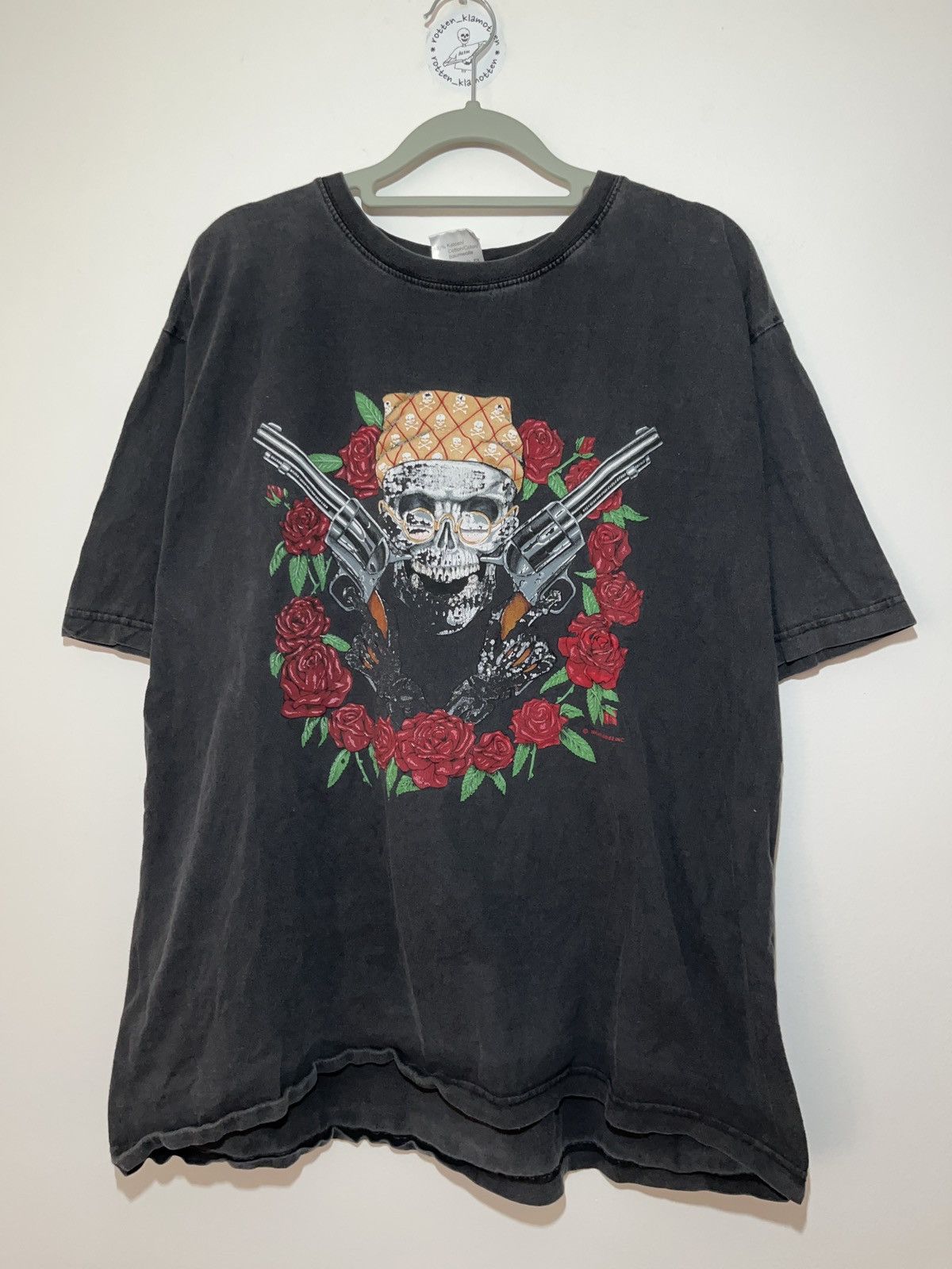 Rare × Streetwear × Vintage Sunfade 90s skull revolver vintage t 