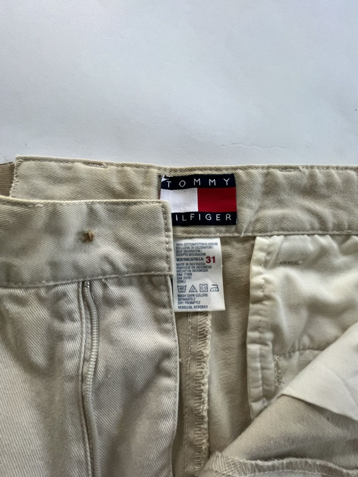 Tommy Hilfiger 90s Tommy Hilfiger Shorts Tan / 31 Size US 31 - 3 Thumbnail