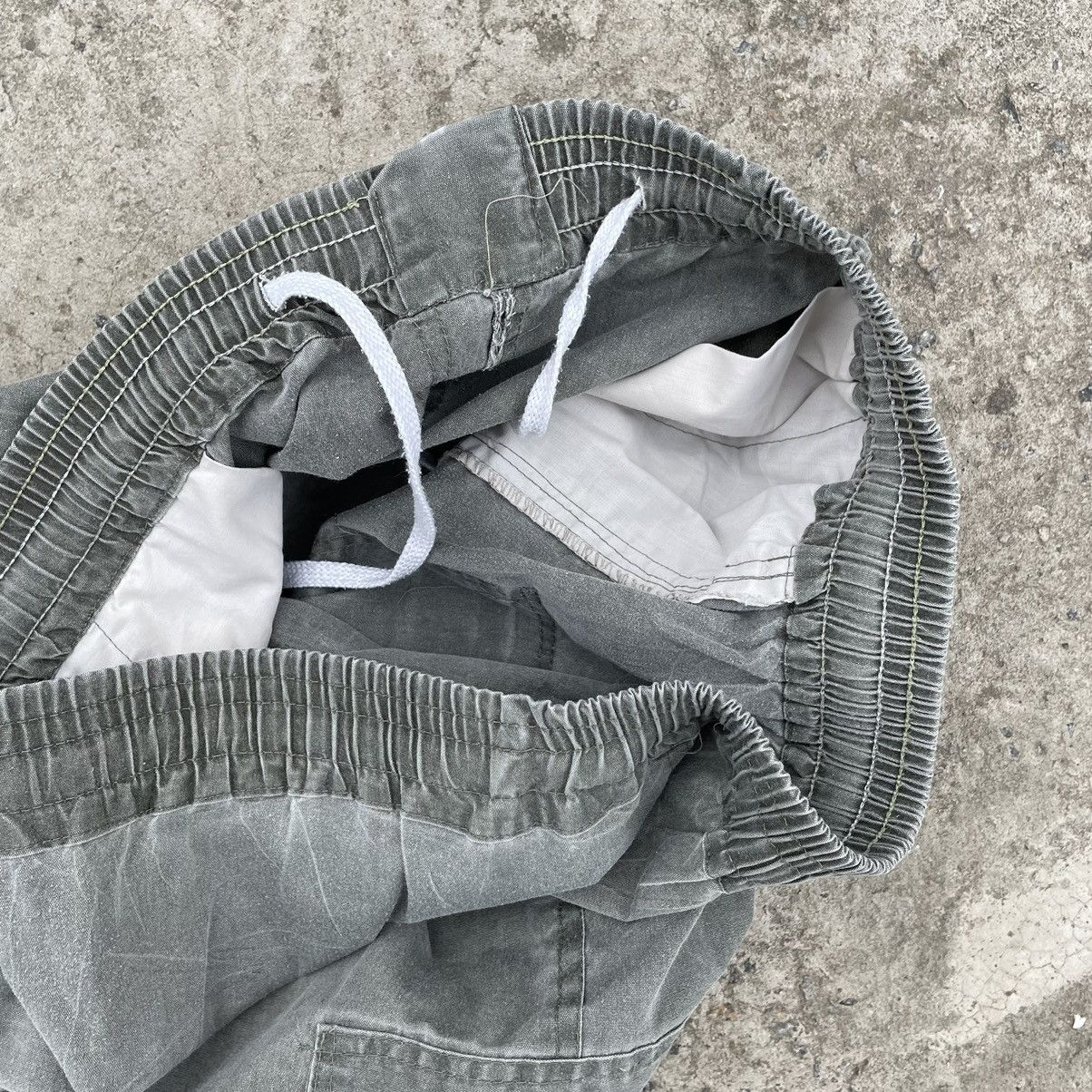 Hugo Boss Vintage Hugo Boss Multi-pocket Cargo Y2K Style USA 90s Size US 32 / EU 48 - 12 Thumbnail