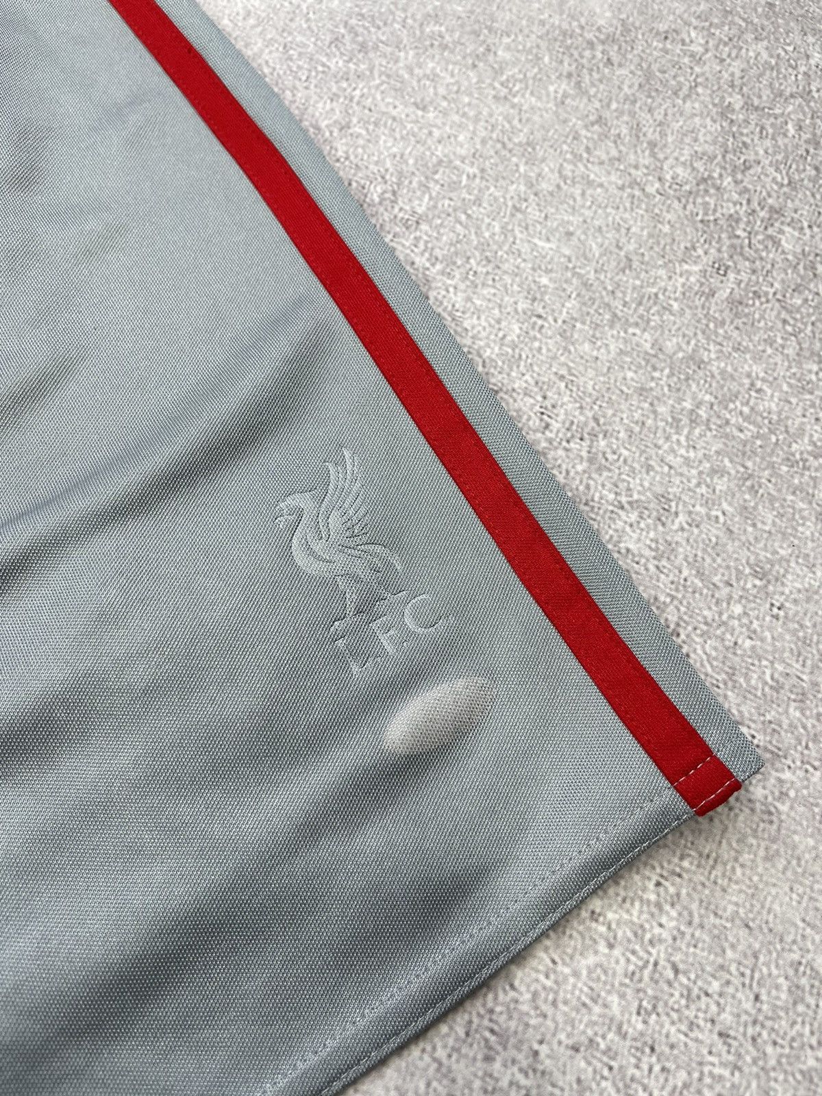 Adidas Vintage Adidas Liverpool LFC Football Shorts Jersey Size US 32 / EU 48 - 7 Thumbnail