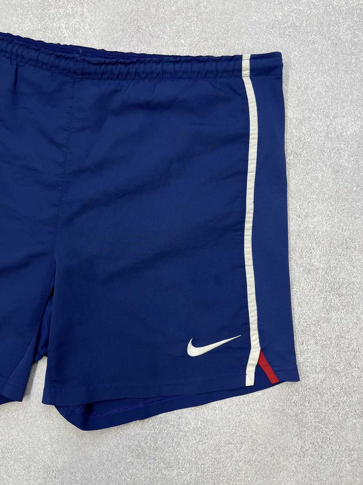 Nike Vintage Nike Manchester United Football Shorts Jersey Size US 34 / EU 50 - 3 Thumbnail