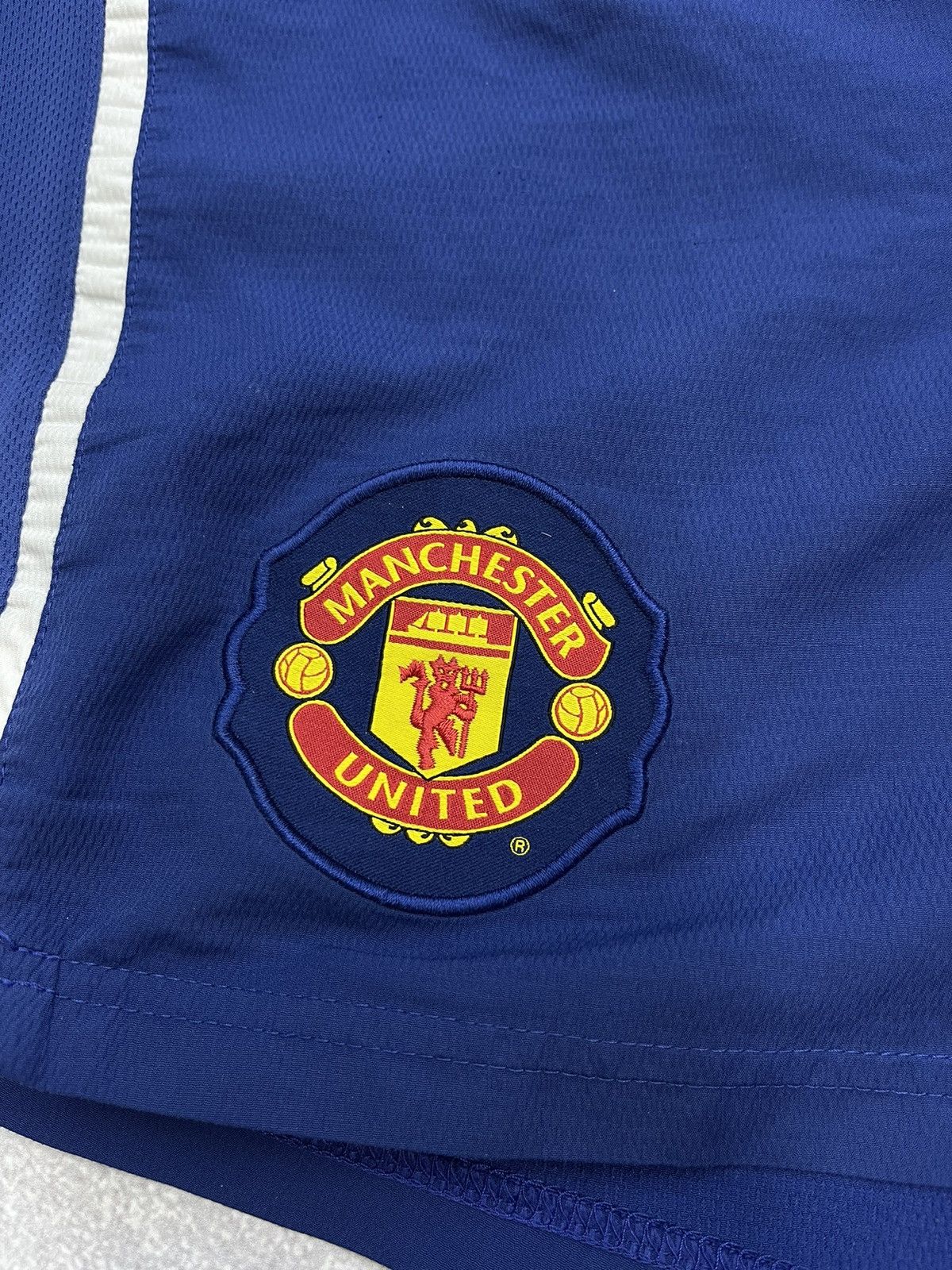 Nike Vintage Nike Manchester United Football Shorts Jersey Size US 34 / EU 50 - 4 Thumbnail