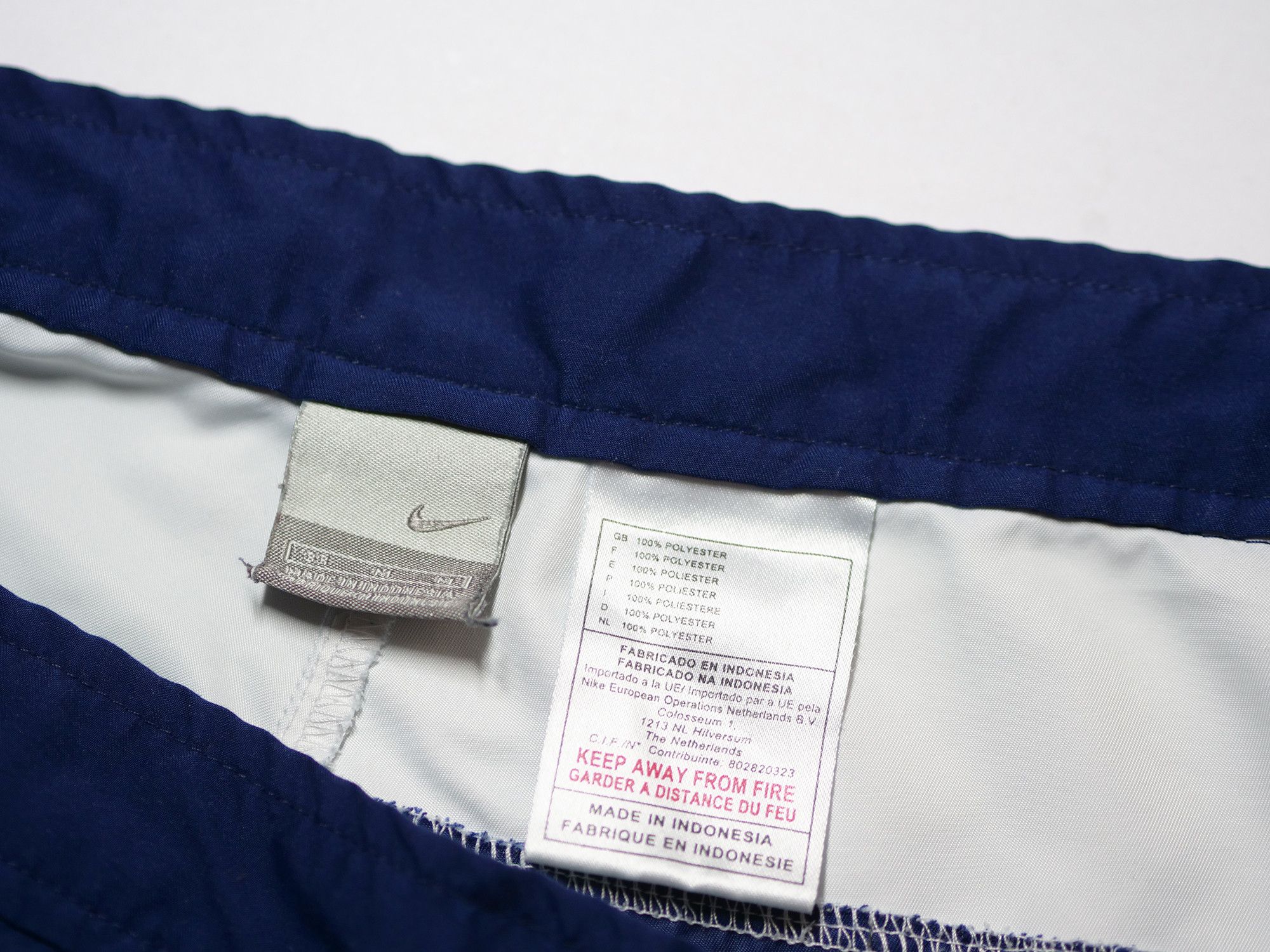 Nike Nike vintage shorts Size US 33 - 2 Thumbnail