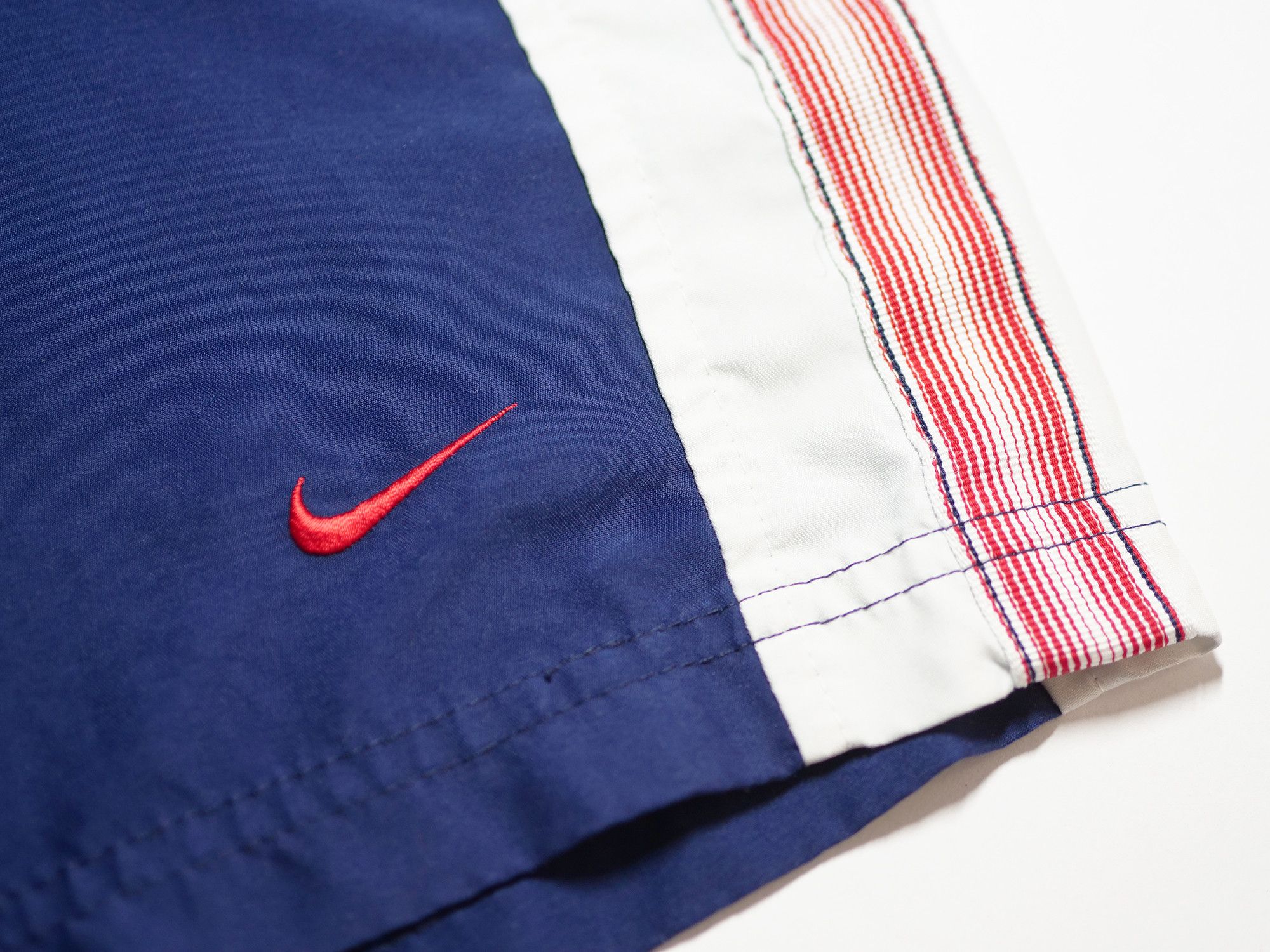 Nike Nike vintage shorts Size US 33 - 5 Thumbnail
