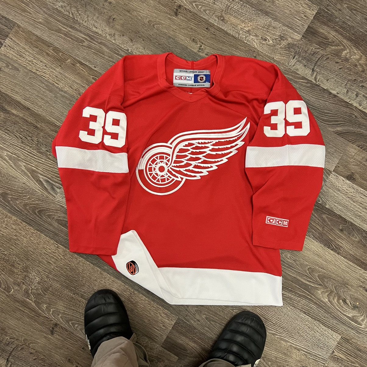 Vintage CCM Detroit Red Wings NHL Dominik Hasek Jersey 39 M Medium