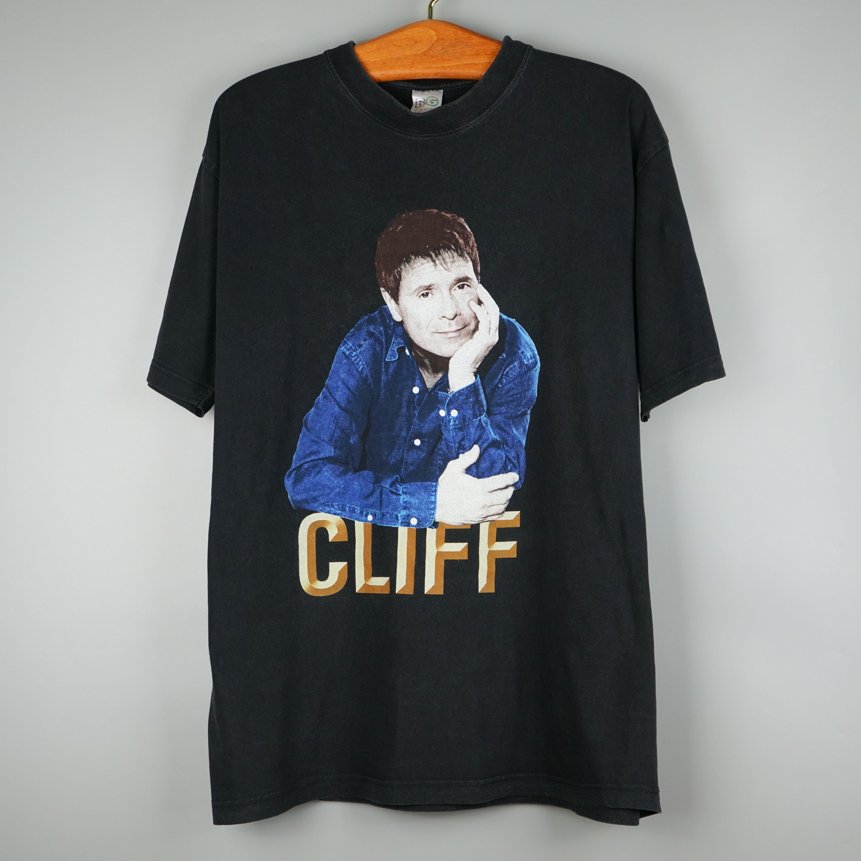 Band Tees × Vintage 2001 Cliff Richards t-shirt Size US XL / EU 56 / 4 - 1 Thumbnail