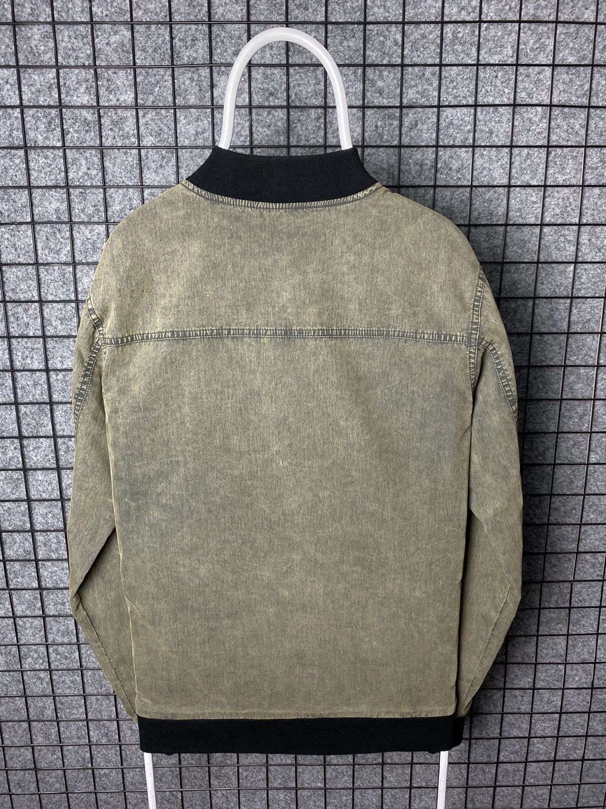 RVCA RVCA Streetwear Acid Wash Bomber Jacket Size M Size US M / EU 48-50 / 2 - 6 Thumbnail