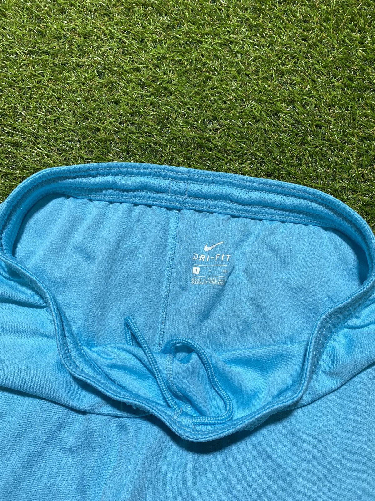 Nike Vintage Nike shorts Barcelona streetwear y2k style size L Size US 30 / EU 46 - 3 Thumbnail