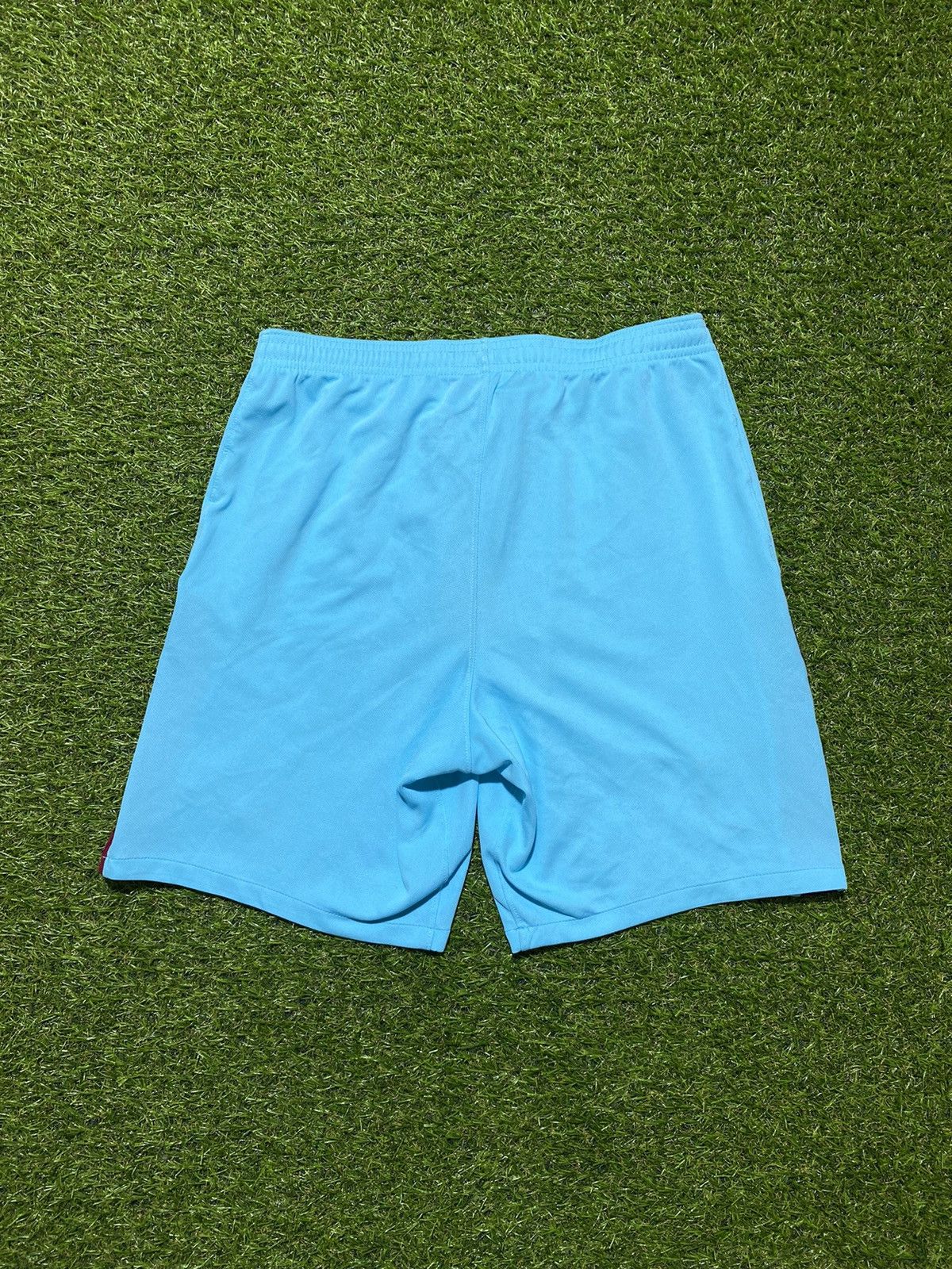 Nike Vintage Nike shorts Barcelona streetwear y2k style size L Size US 30 / EU 46 - 2 Thumbnail