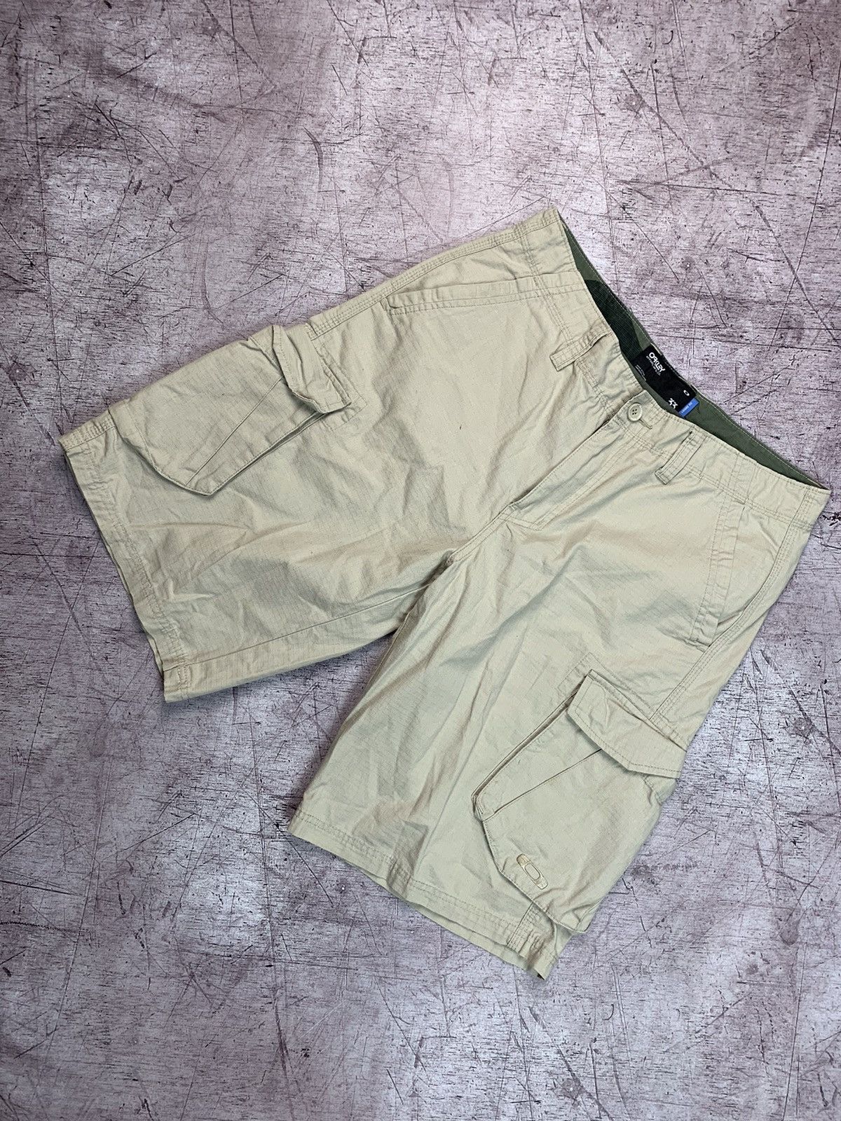 Oakley × Vintage Oakley Vintage Cargo Shorts y2k Size US 33 - 1 Thumbnail