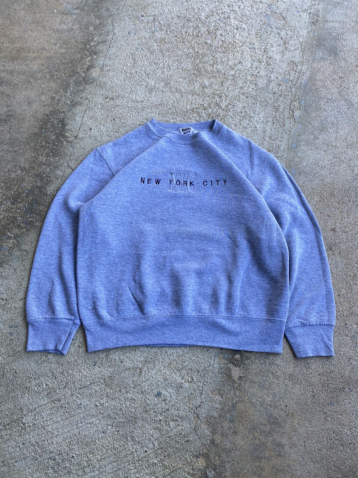 Vintage Vintage Y2K New York City NYC Embroidered Sweatshirt Size US M / EU 48-50 / 2 - 1 Thumbnail