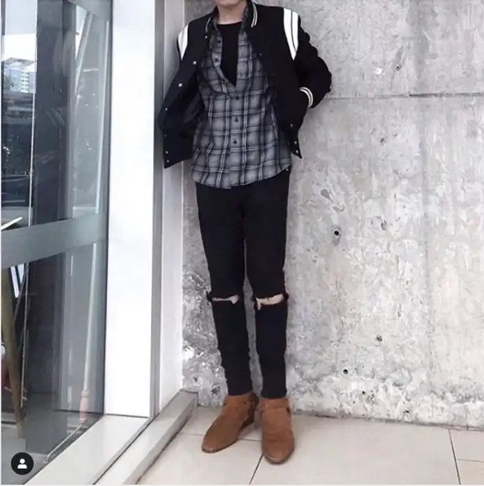 Hedi Slimane × Saint Laurent Paris Saint Laurent D02 Ripped denim size 30 Size US 30 / EU 46 - 11 Thumbnail