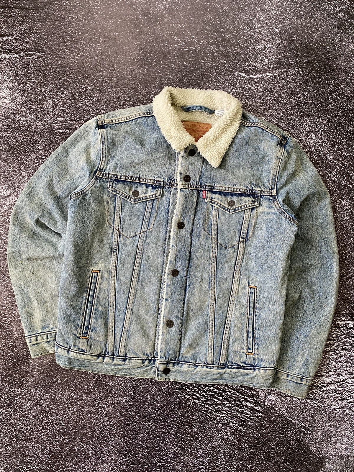 Vintage LEVIS Sherpa Jacket Denim Trucker Wash