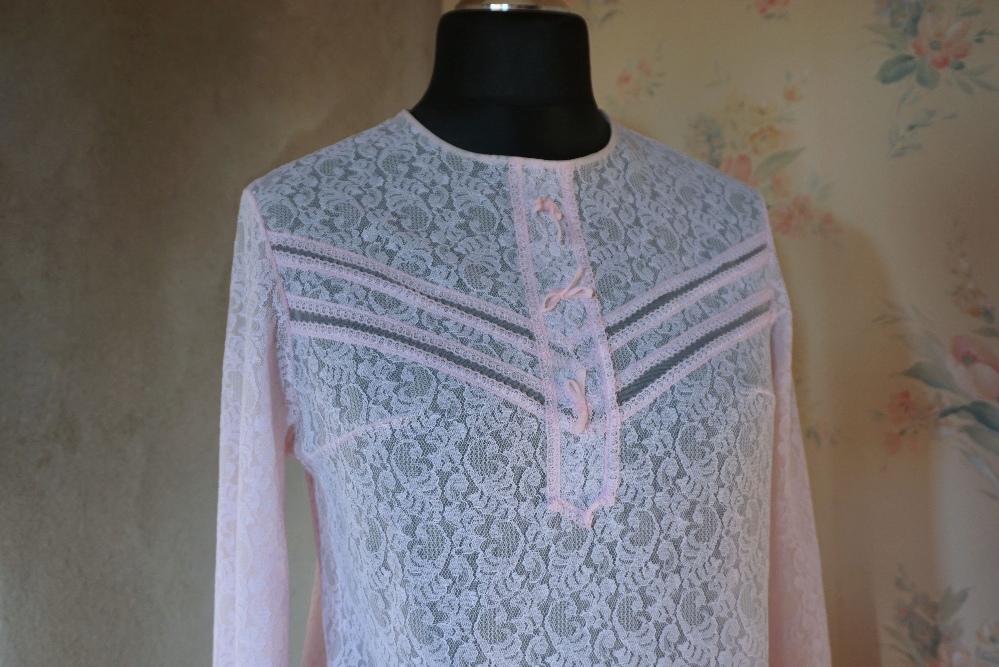 Vintage True vintage 60's 70's blouse S/M 6/8 sheer lace cute Lolita Size M / US 6-8 / IT 42-44 - 4 Thumbnail