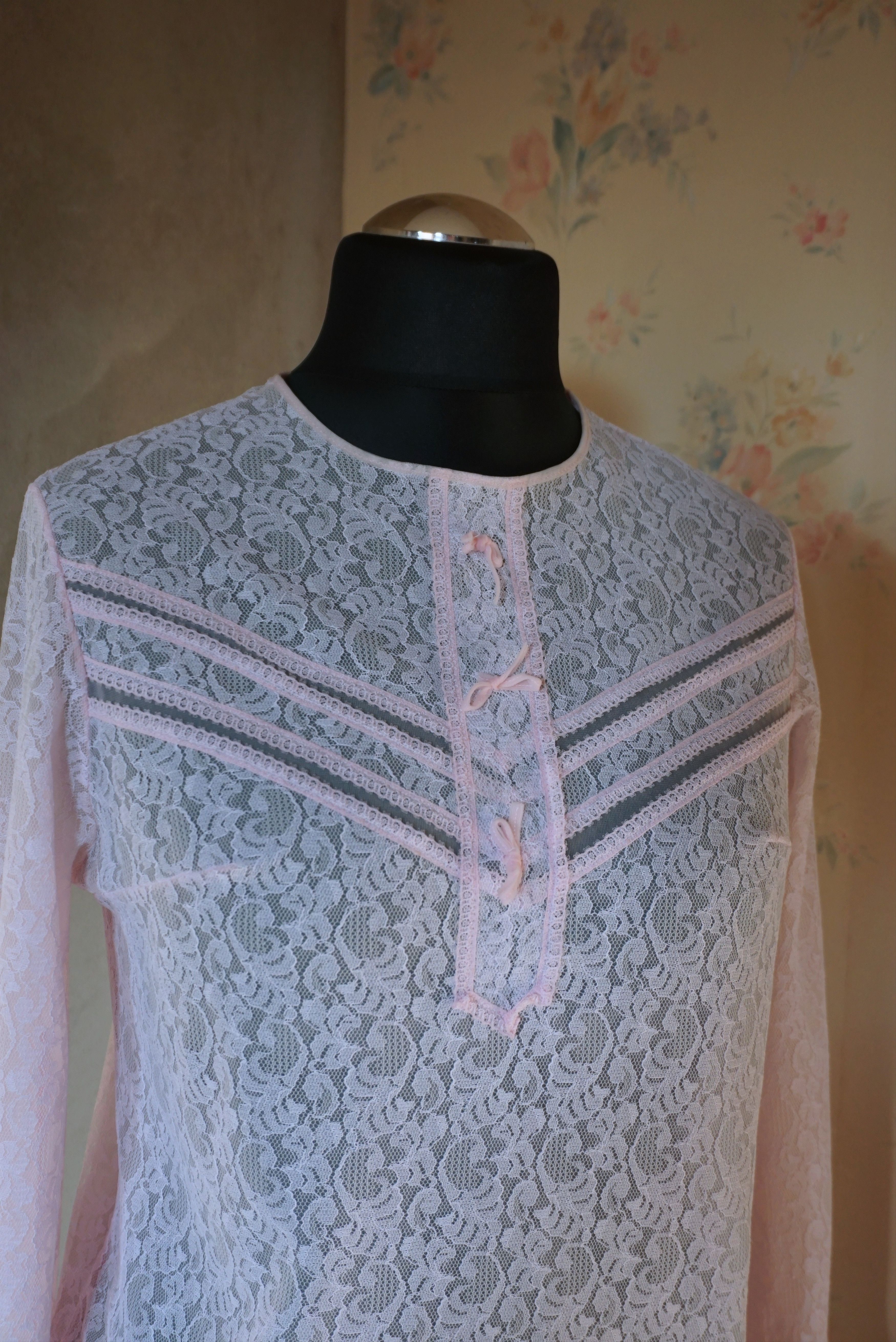 Vintage True vintage 60's 70's blouse S/M 6/8 sheer lace cute Lolita Size M / US 6-8 / IT 42-44 - 15 Thumbnail