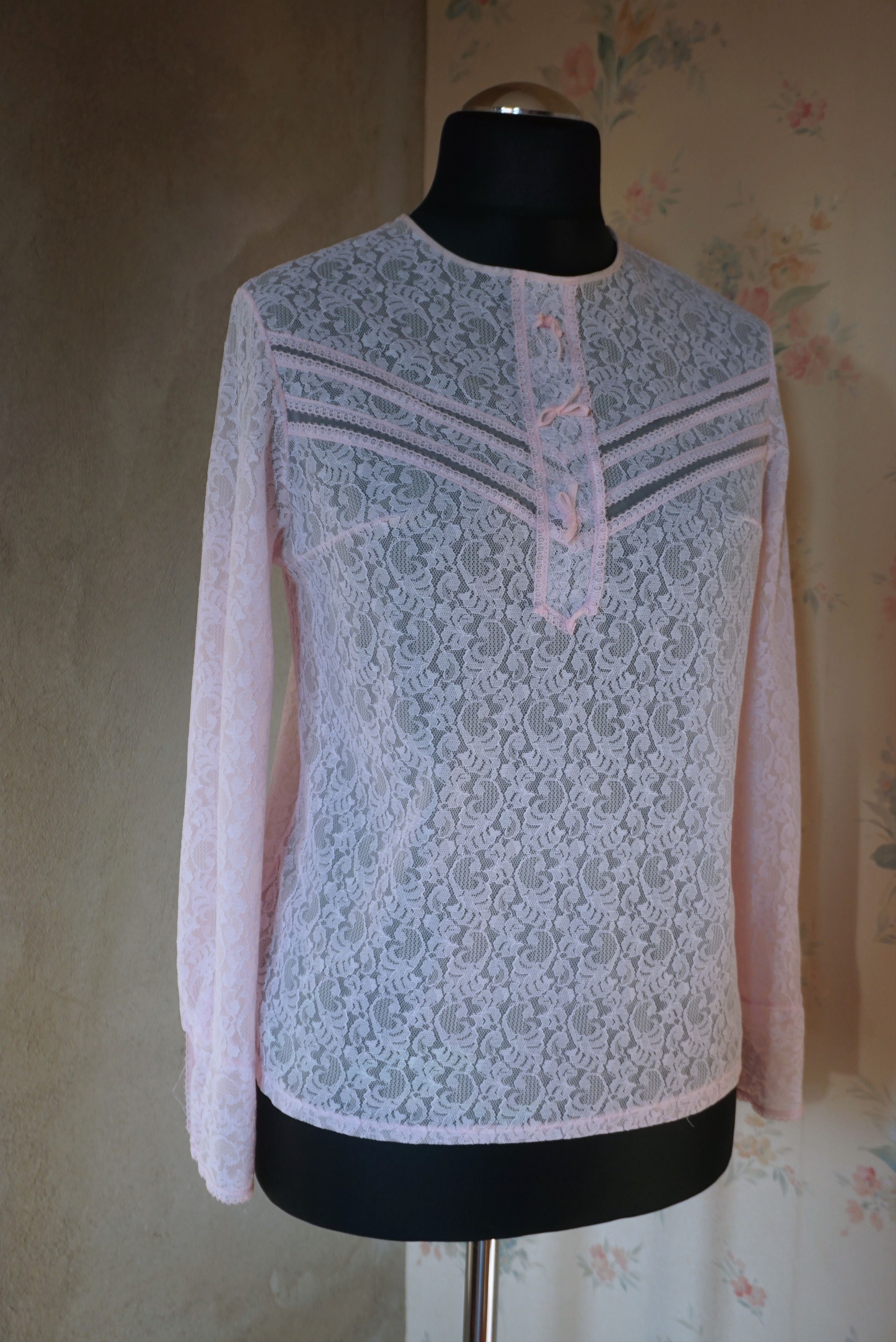 Vintage True vintage 60's 70's blouse S/M 6/8 sheer lace cute Lolita Size M / US 6-8 / IT 42-44 - 14 Thumbnail