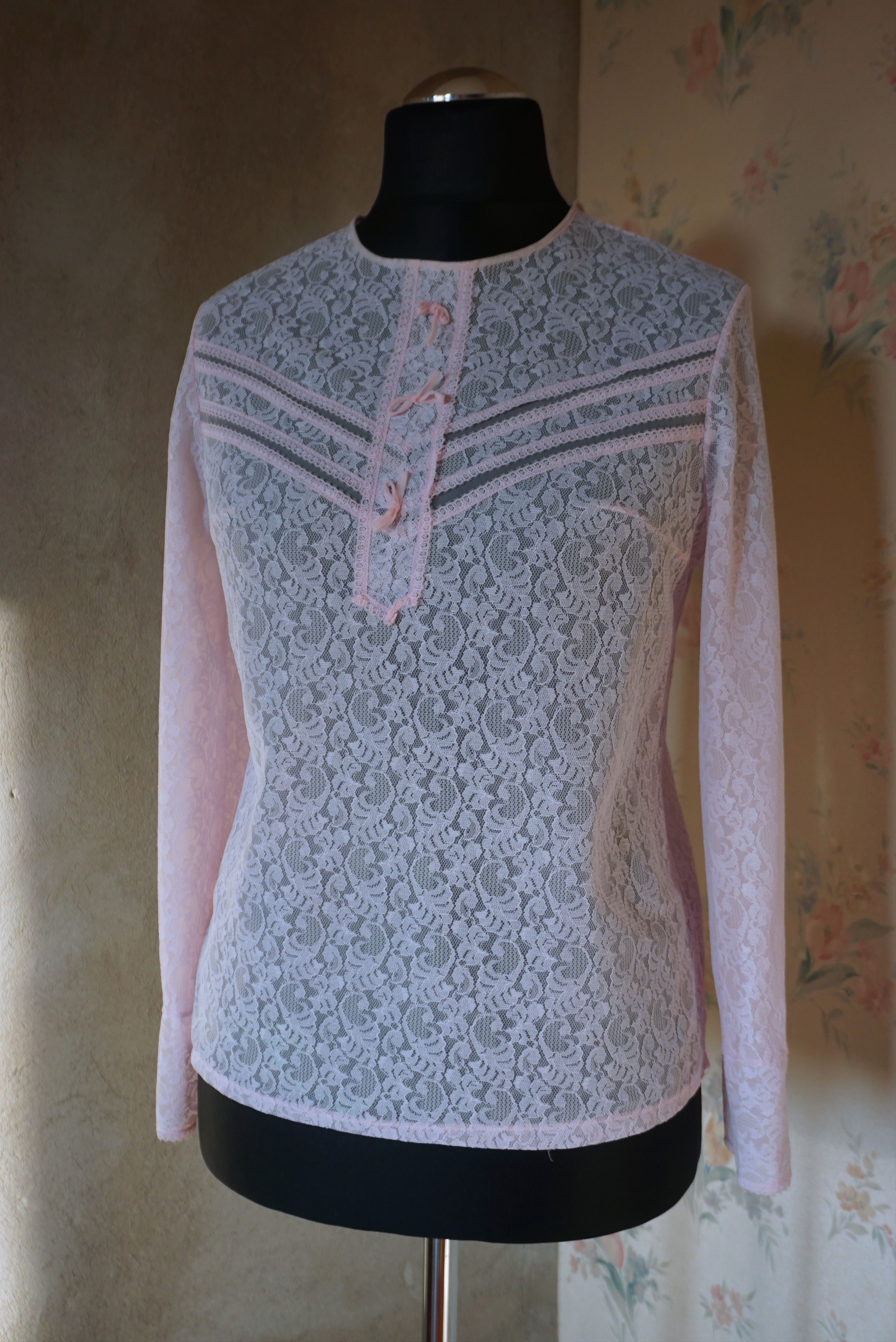 Vintage True vintage 60's 70's blouse S/M 6/8 sheer lace cute Lolita Size M / US 6-8 / IT 42-44 - 2 Thumbnail