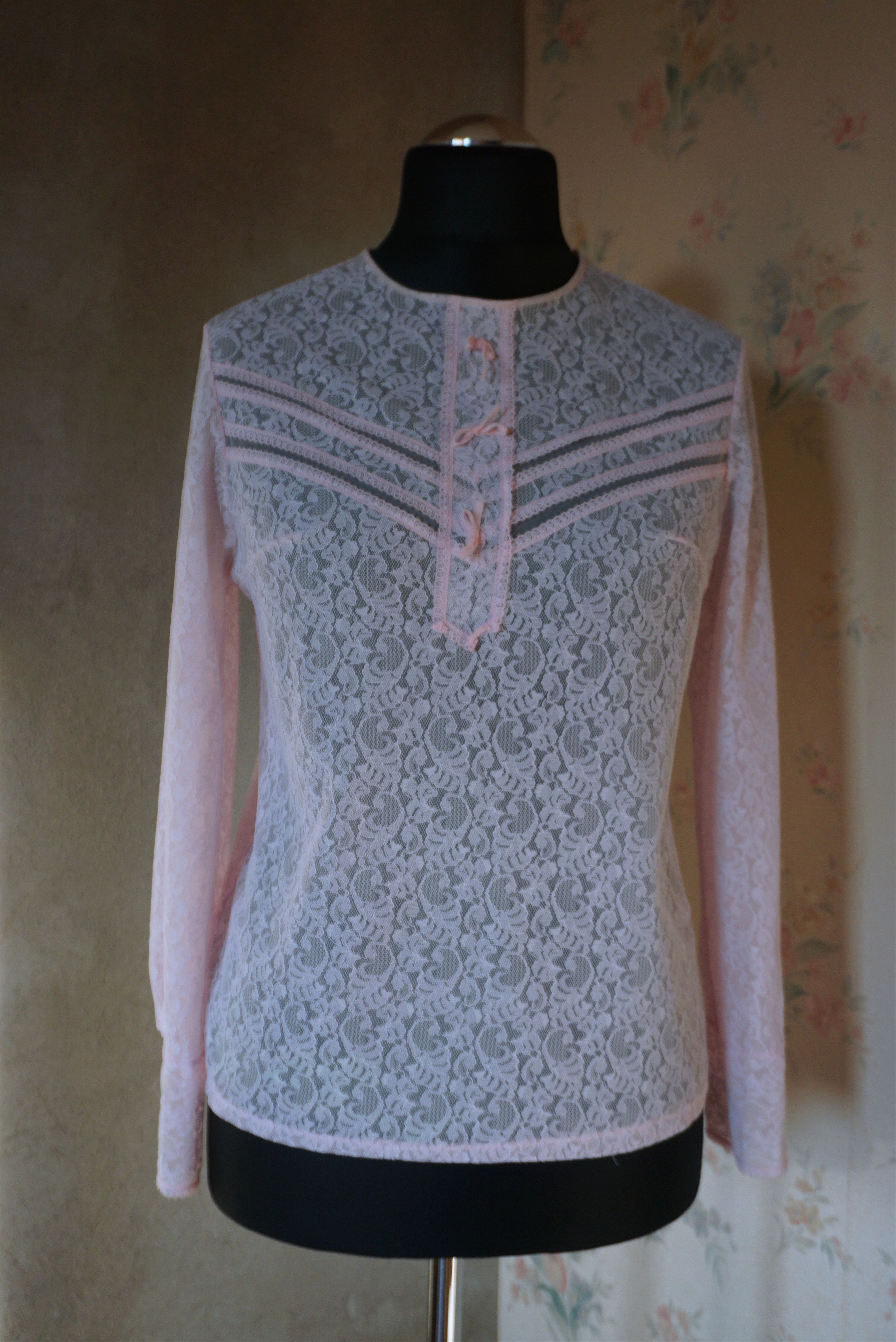 Vintage True vintage 60's 70's blouse S/M 6/8 sheer lace cute Lolita Size M / US 6-8 / IT 42-44 - 13 Thumbnail