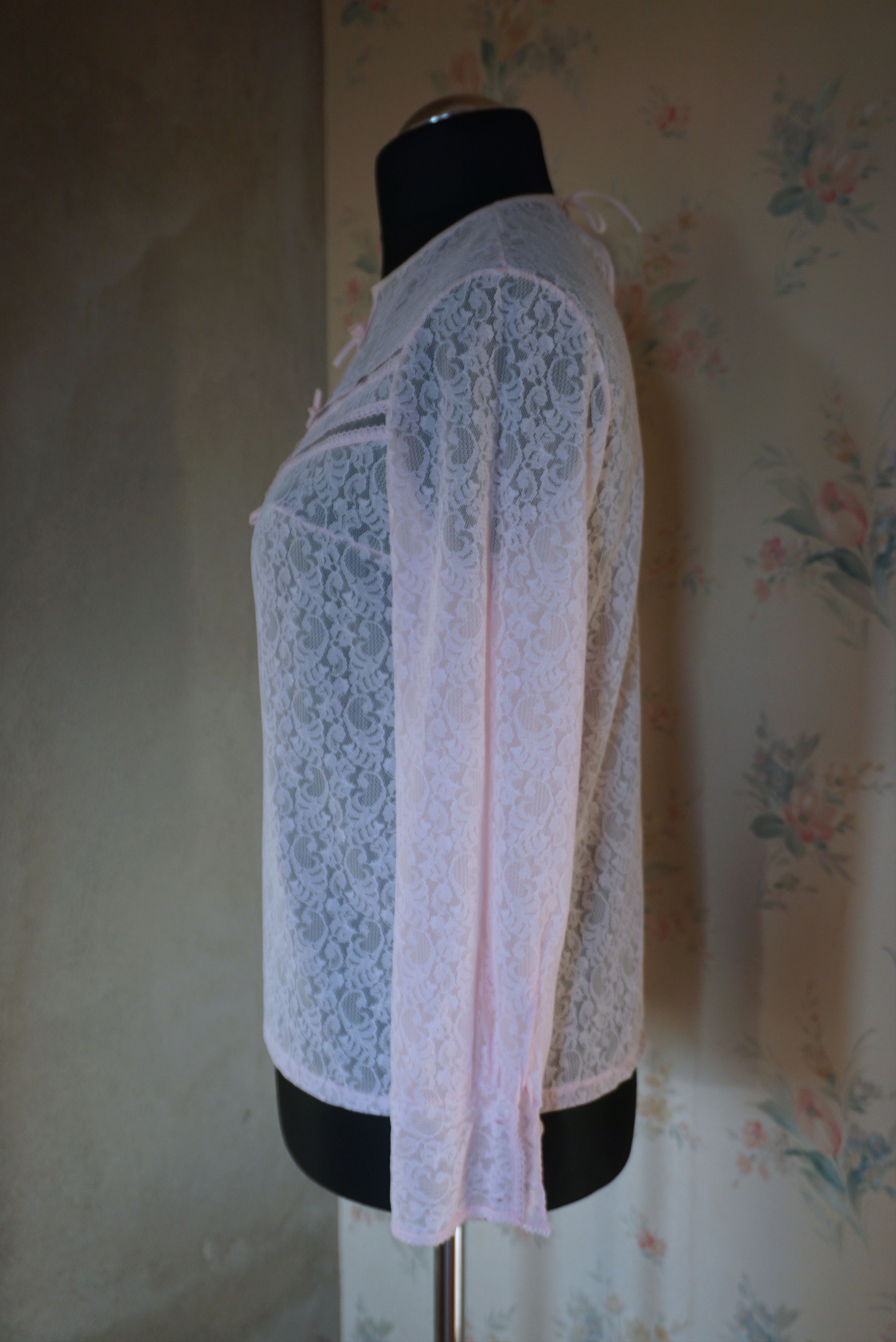 Vintage True vintage 60's 70's blouse S/M 6/8 sheer lace cute Lolita Size M / US 6-8 / IT 42-44 - 5 Thumbnail
