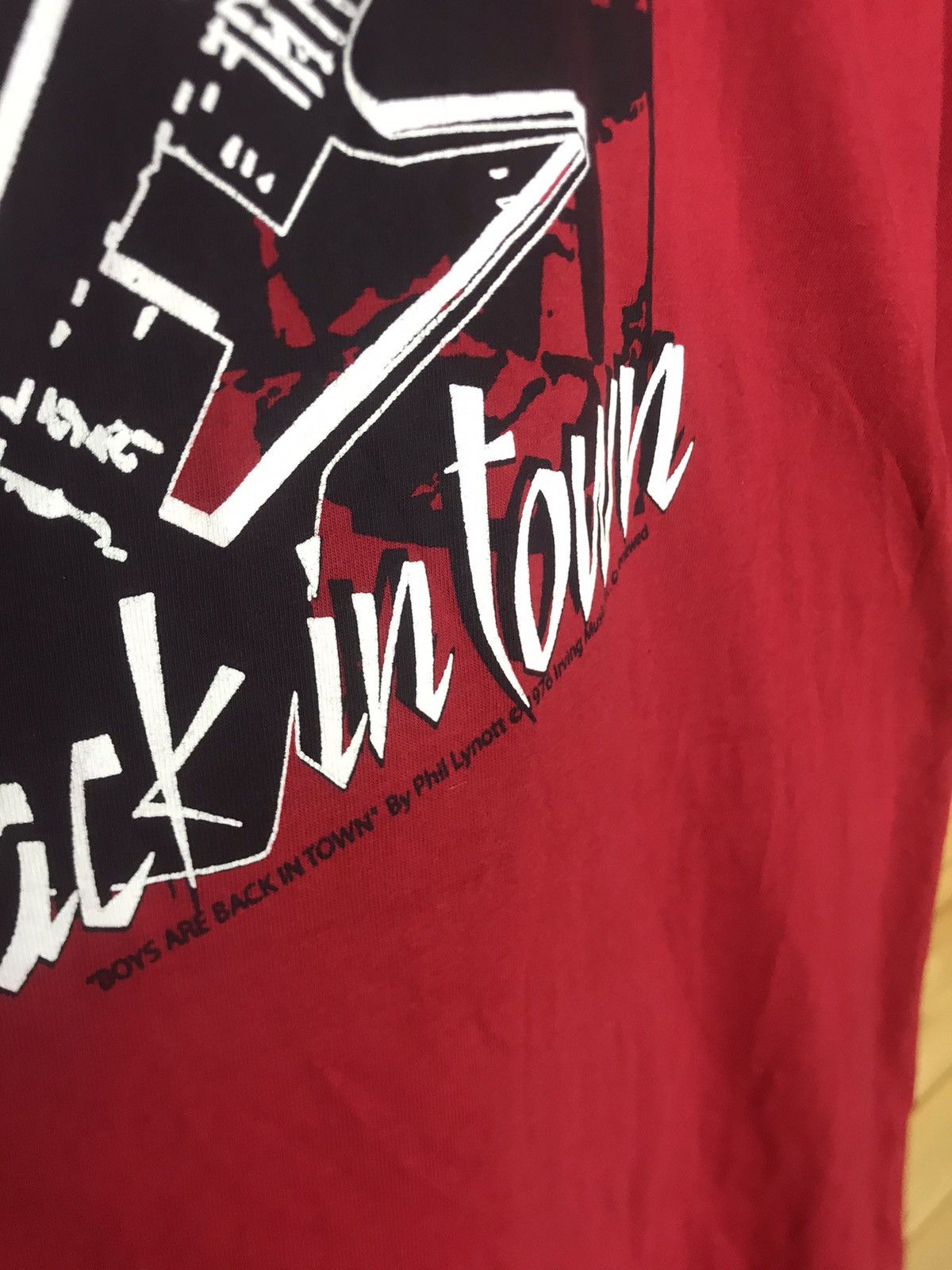 Band Tees Vintage Thin Lizzy the boys are back in town t-shirt Size US L / EU 52-54 / 3 - 4 Thumbnail