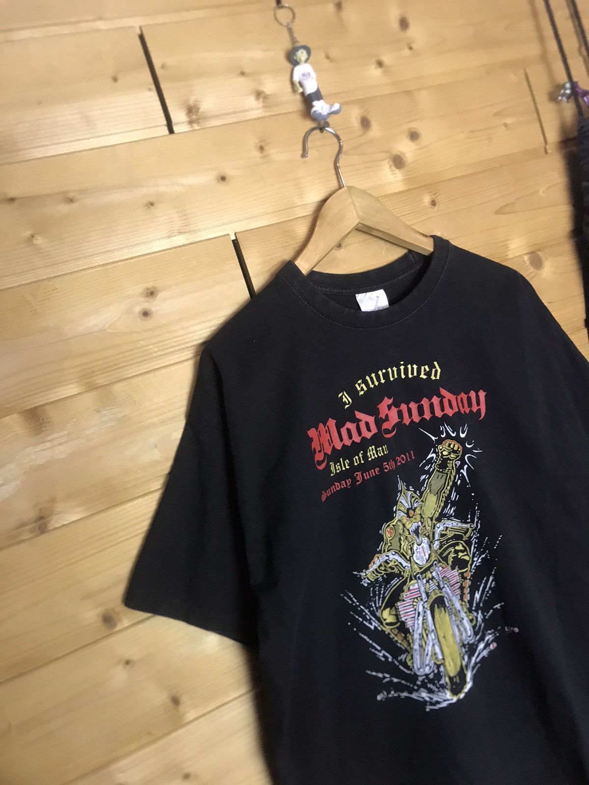 Vintage Isle of Man 2011 Mad Sunday t-shirt Size US XL / EU 56 / 4 - 1 Thumbnail