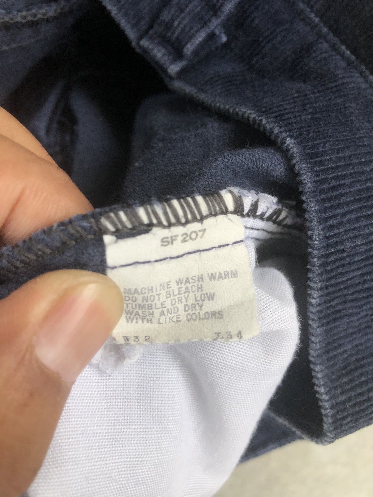Vintage Vintage 80’s Levi’s Corduroy Pants 519 Size US 31 - 12 Thumbnail