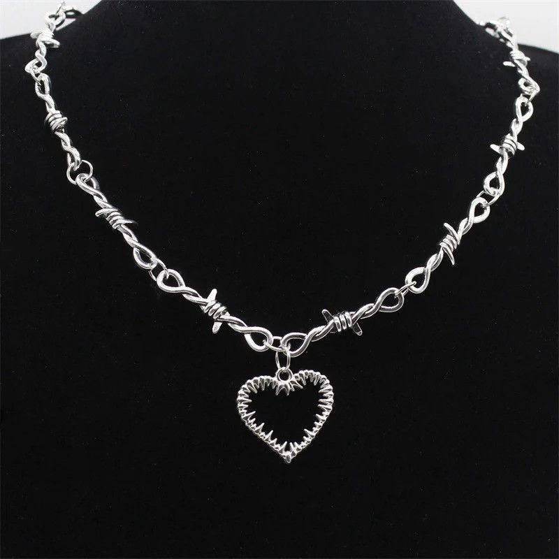 Jewelry Small Wire Brambles Barbed Heart Necklace in Silver, Men's