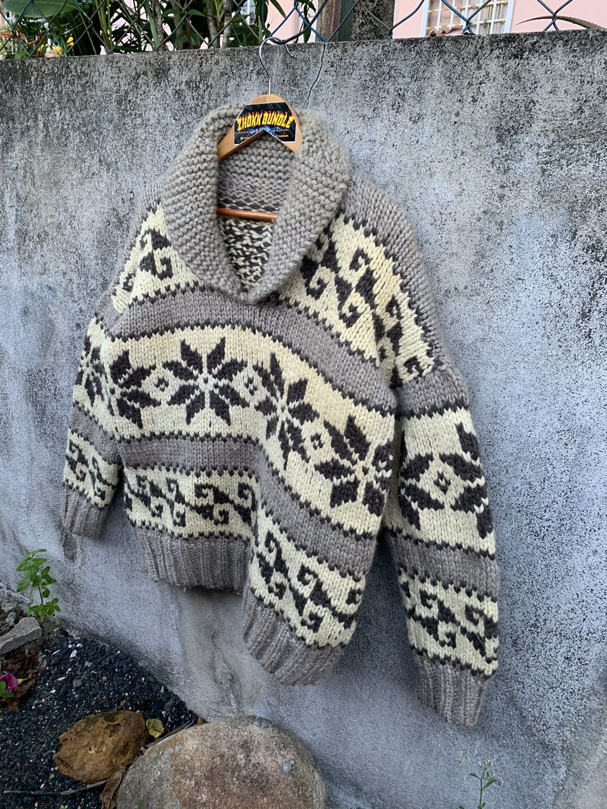 Vintage Vintage Cowichan sweater - unbranded Size US M / EU 48-50 / 2 - 3 Thumbnail