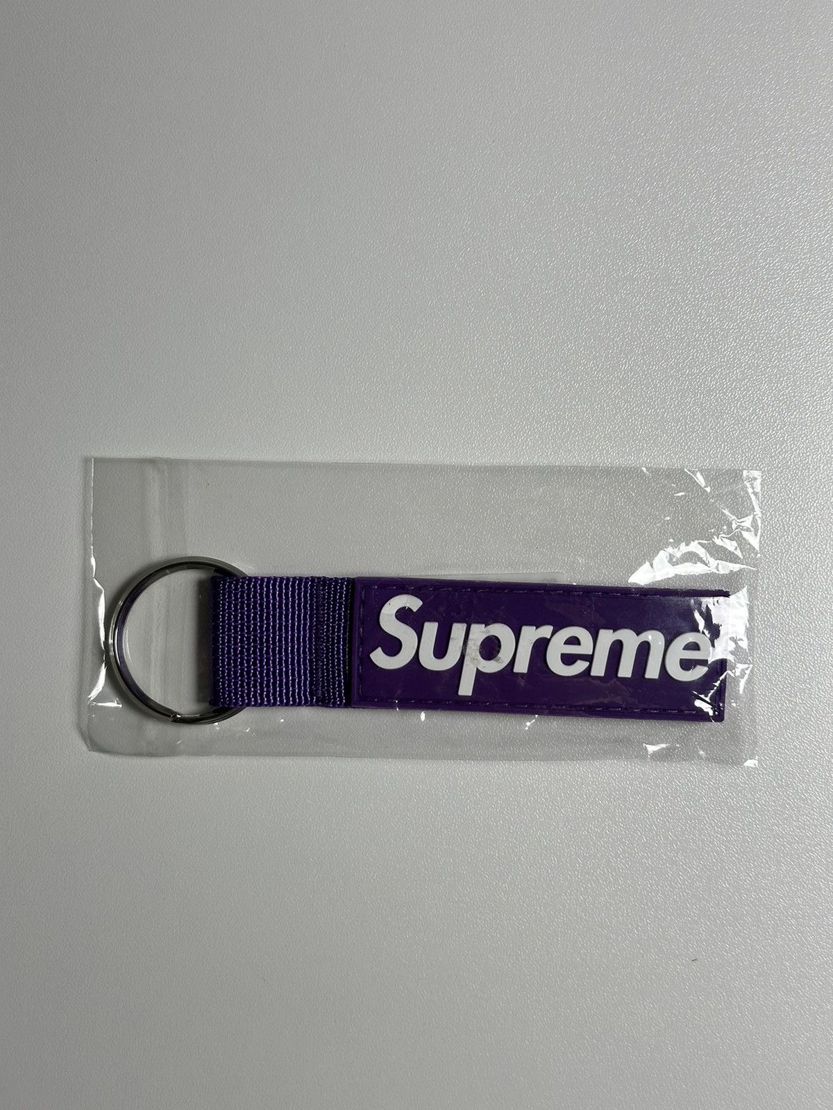 Supreme Supreme Webbing Keychain Size ONE SIZE - 1 Thumbnail