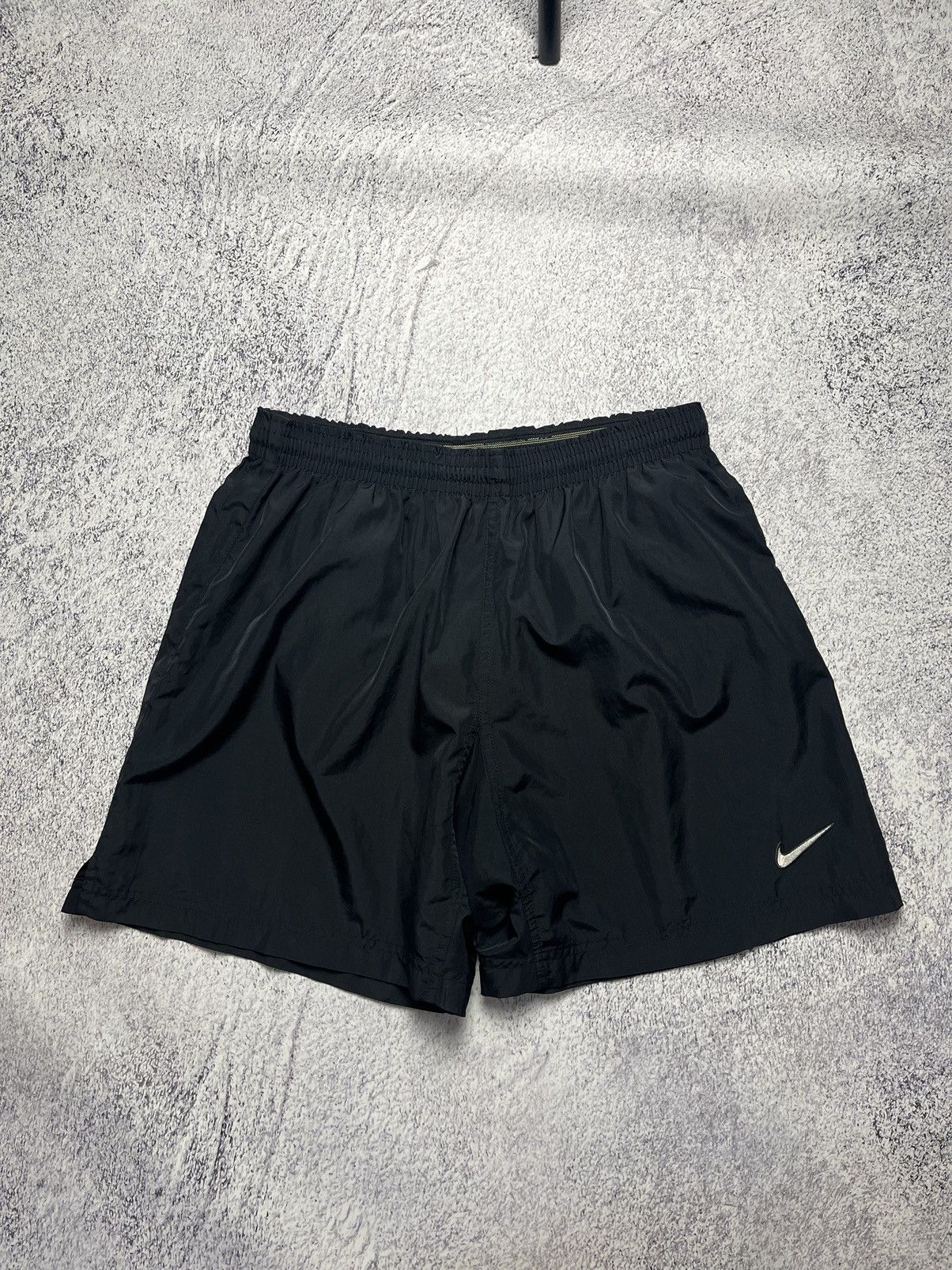Nike Vintage Black Nylon Shorts Nike Streetwear size M Size US 32 / EU 48 - 2 Thumbnail