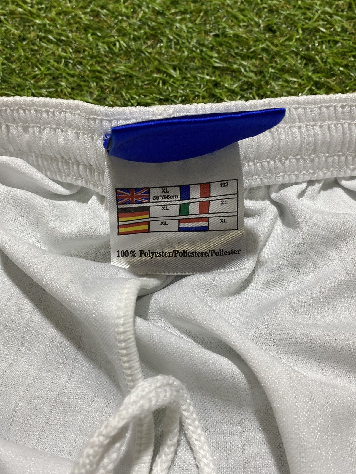 Umbro Vintage 90s Umbro shorts monogrammed streetwear size XL Size US 36 / EU 52 - 4 Thumbnail