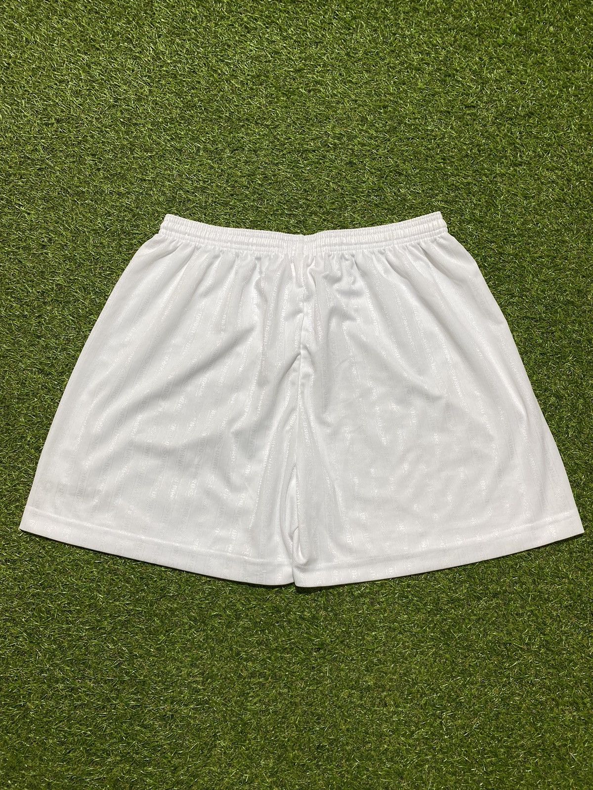 Umbro Vintage 90s Umbro shorts monogrammed streetwear size XL Size US 36 / EU 52 - 2 Thumbnail
