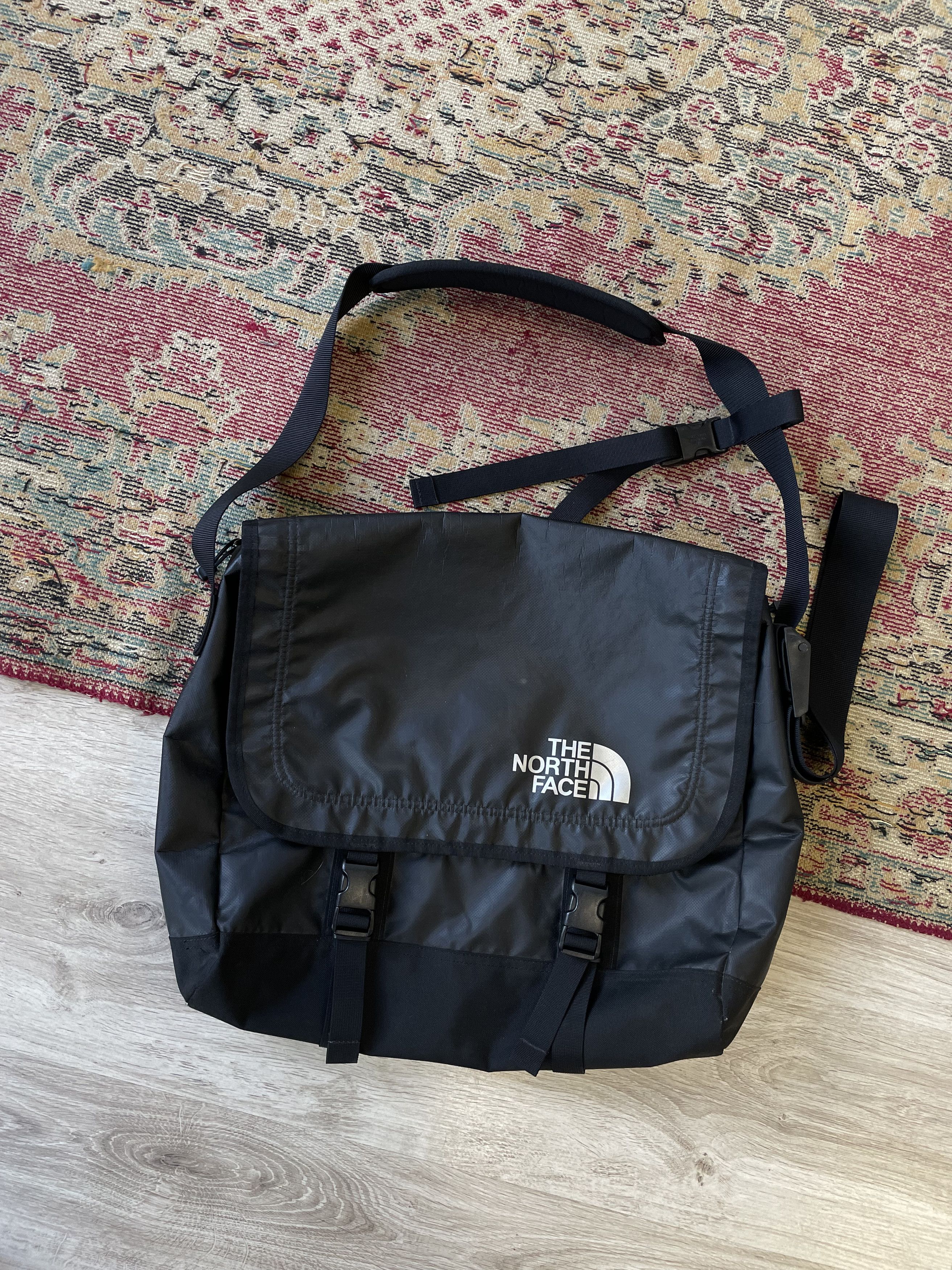 The North Face Messenger Bag in Black, Men's