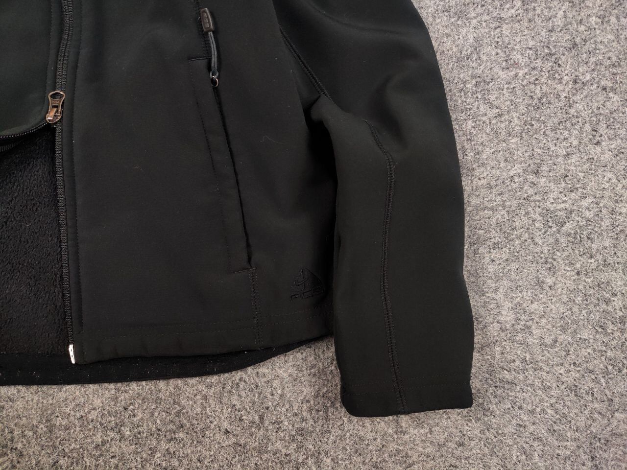 Nike ACG Vintage 00's Nike ACG black soft shell Zip Light Jacket Size US S / EU 44-46 / 1 - 5 Thumbnail