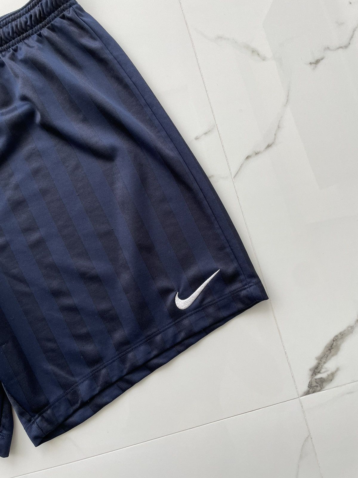 Nike Vintage Nike Y2K Swoosh Logo Shorts Size L Size US 34 / EU 50 - 4 Thumbnail