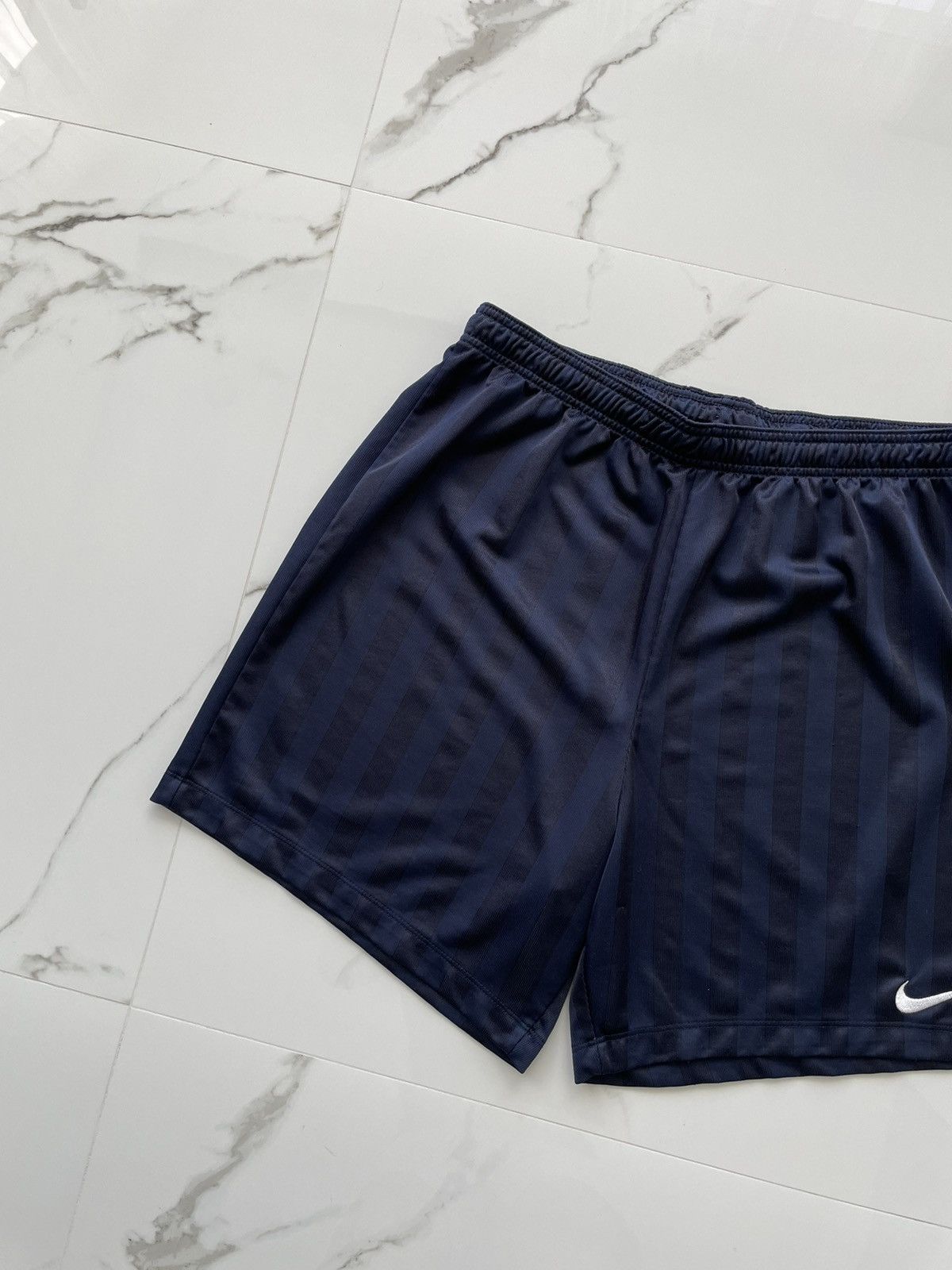Nike Vintage Nike Y2K Swoosh Logo Shorts Size L Size US 34 / EU 50 - 2 Thumbnail