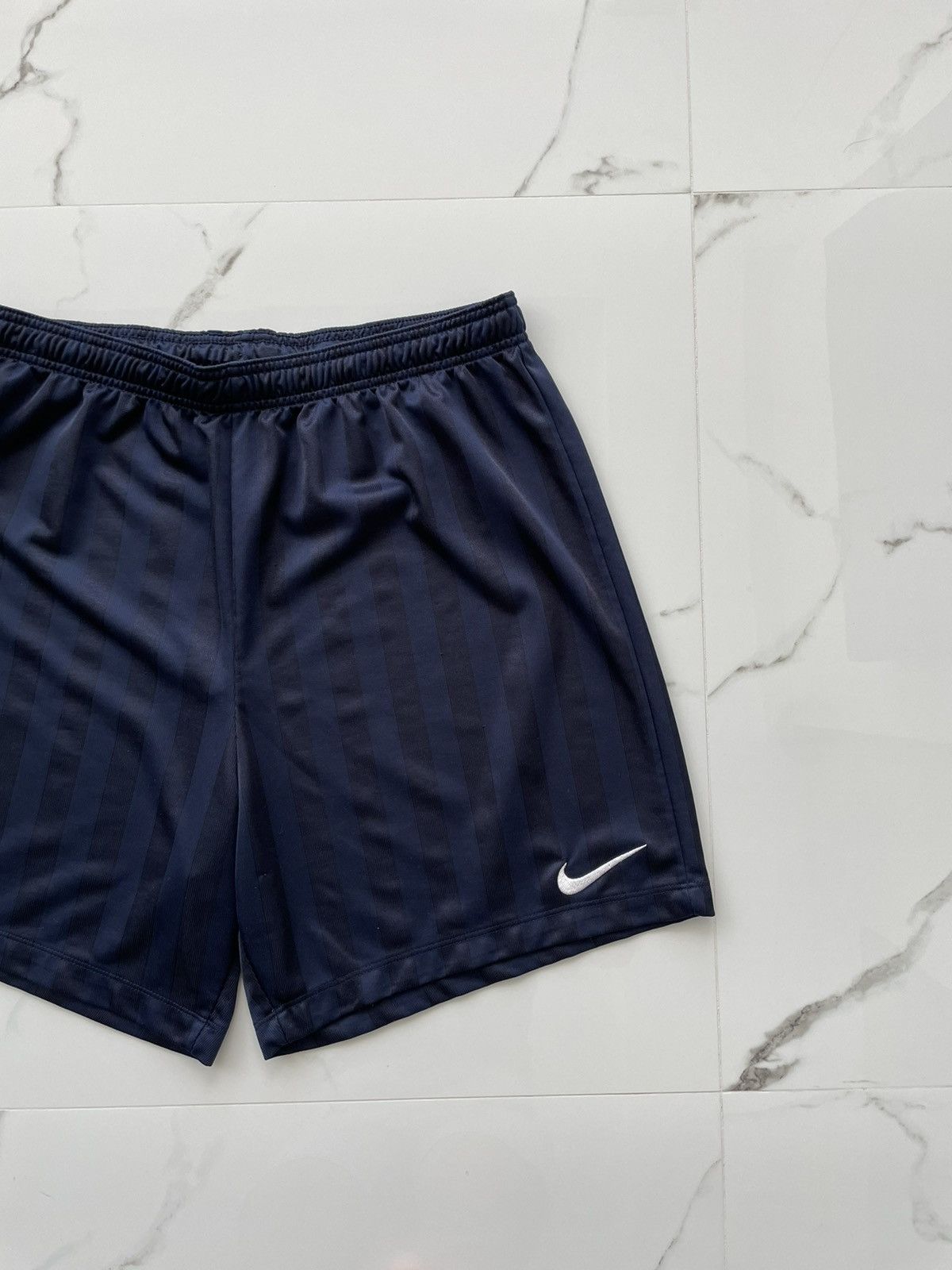 Nike Vintage Nike Y2K Swoosh Logo Shorts Size L Size US 34 / EU 50 - 3 Thumbnail