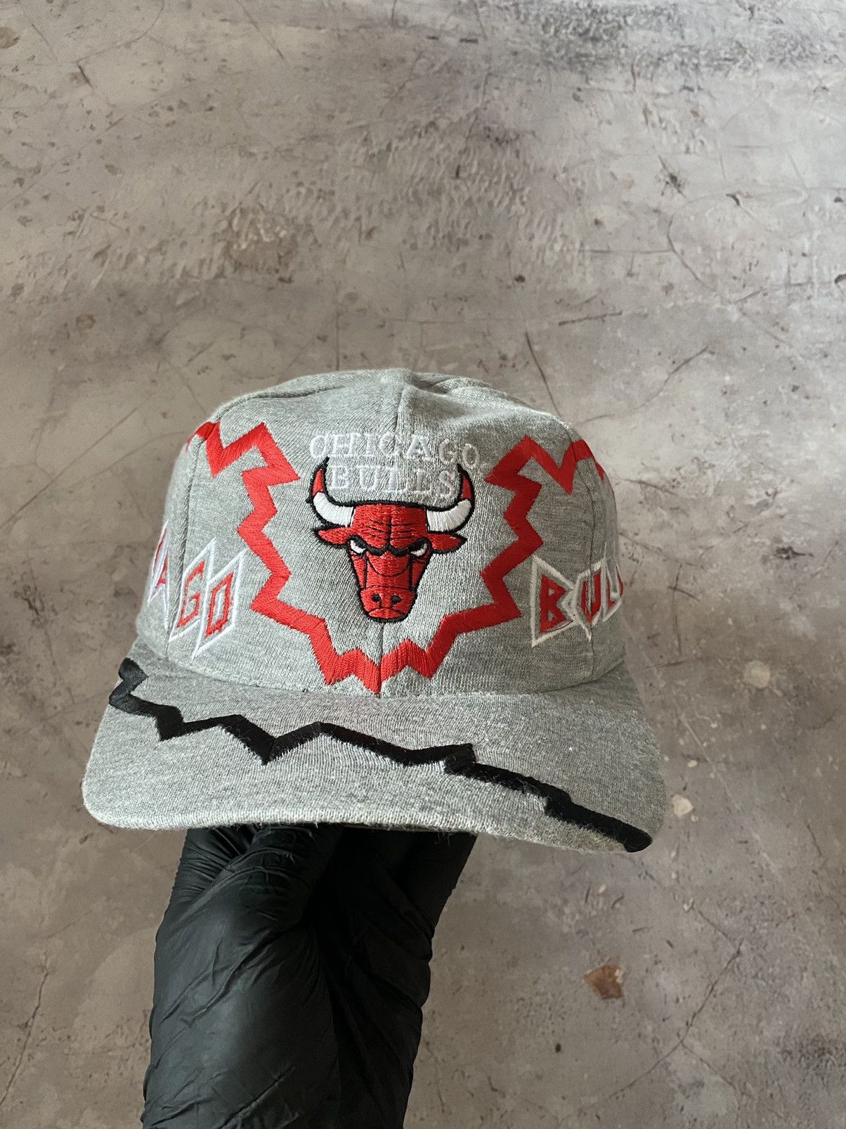 MLB 90s Embroidered Jagged Edge Chicago Bulls Hat Size ONE SIZE - 2 Thumbnail