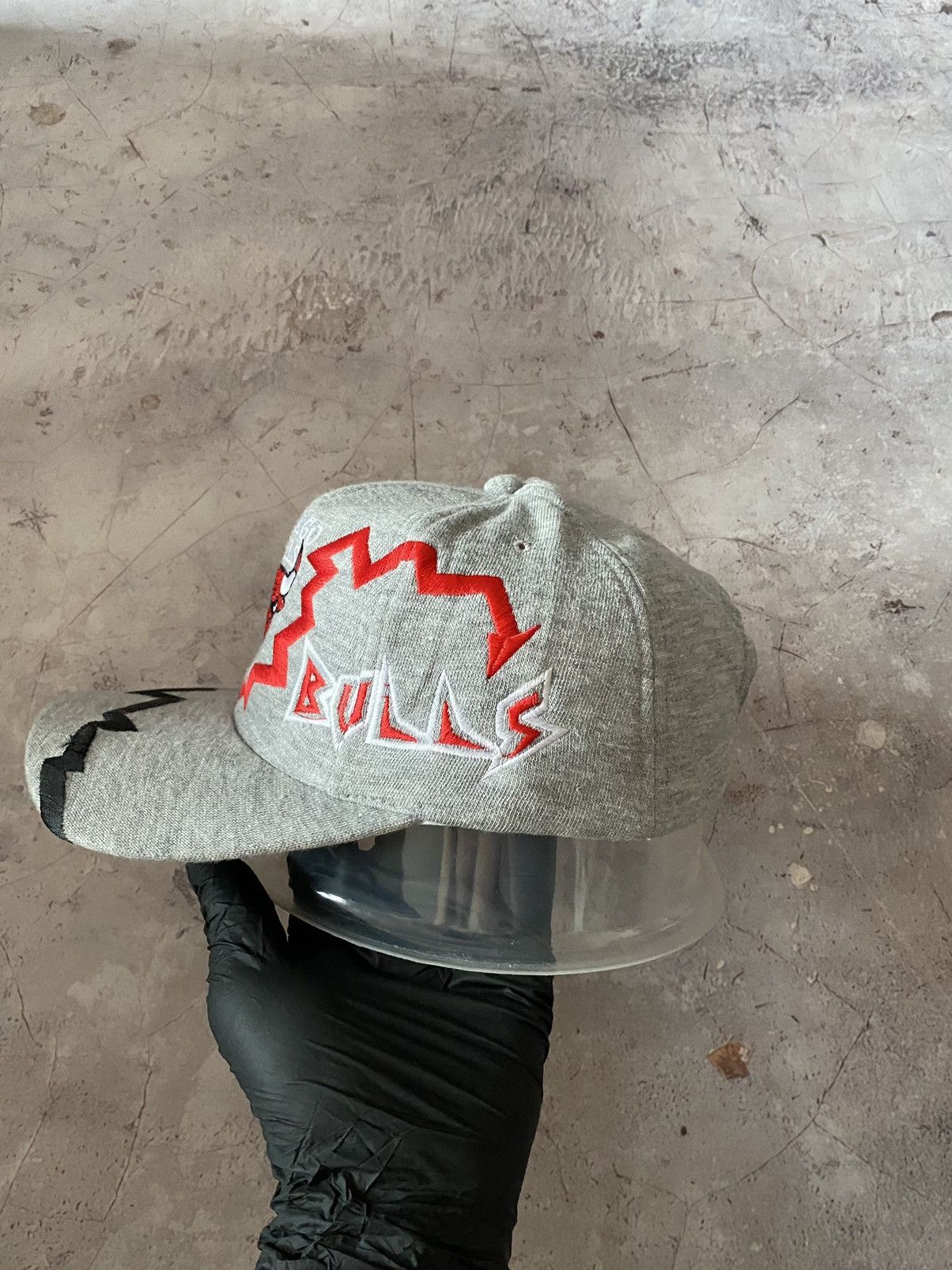 MLB 90s Embroidered Jagged Edge Chicago Bulls Hat Size ONE SIZE - 4 Thumbnail