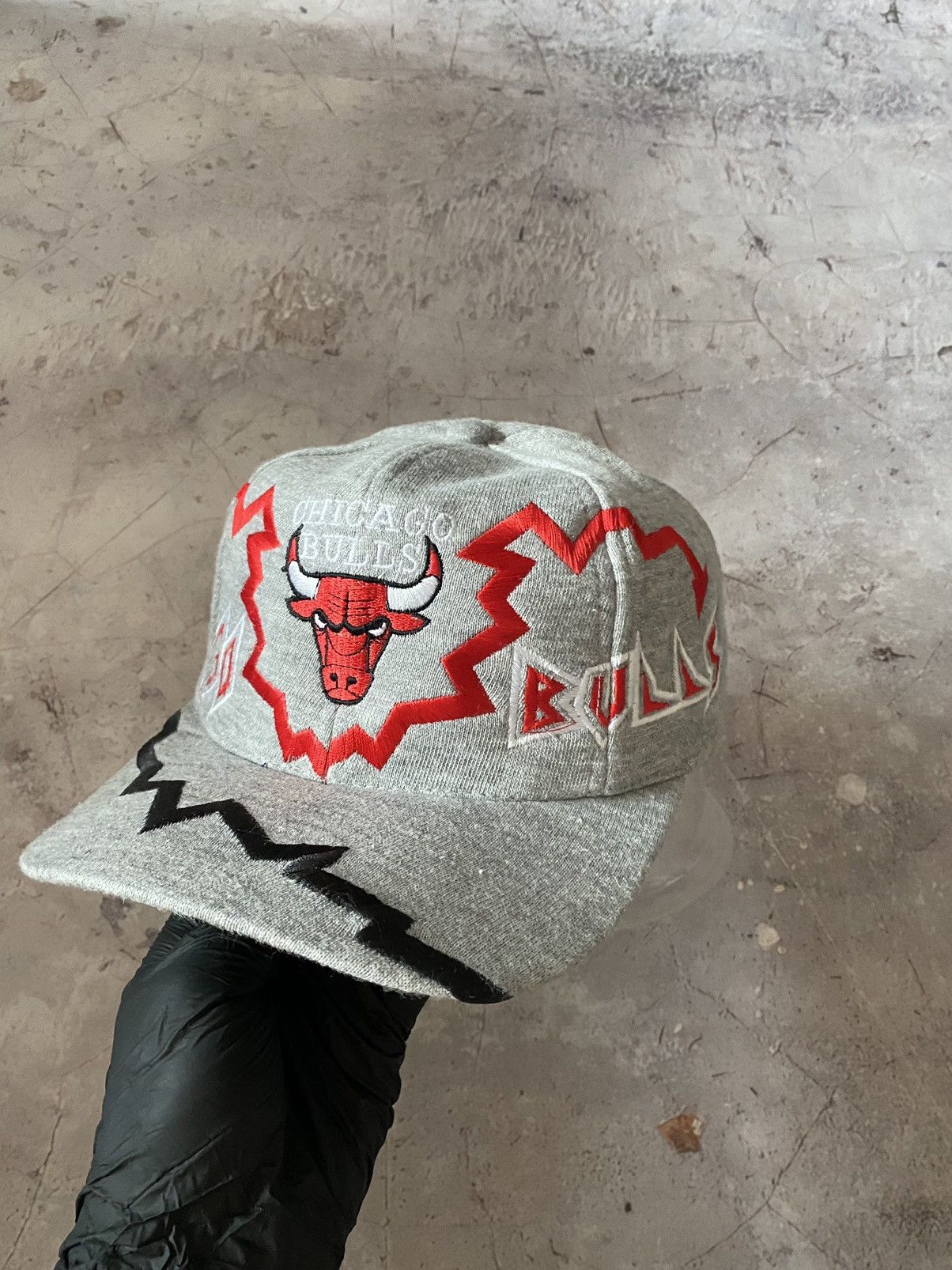 MLB 90s Embroidered Jagged Edge Chicago Bulls Hat Size ONE SIZE - 1 Thumbnail