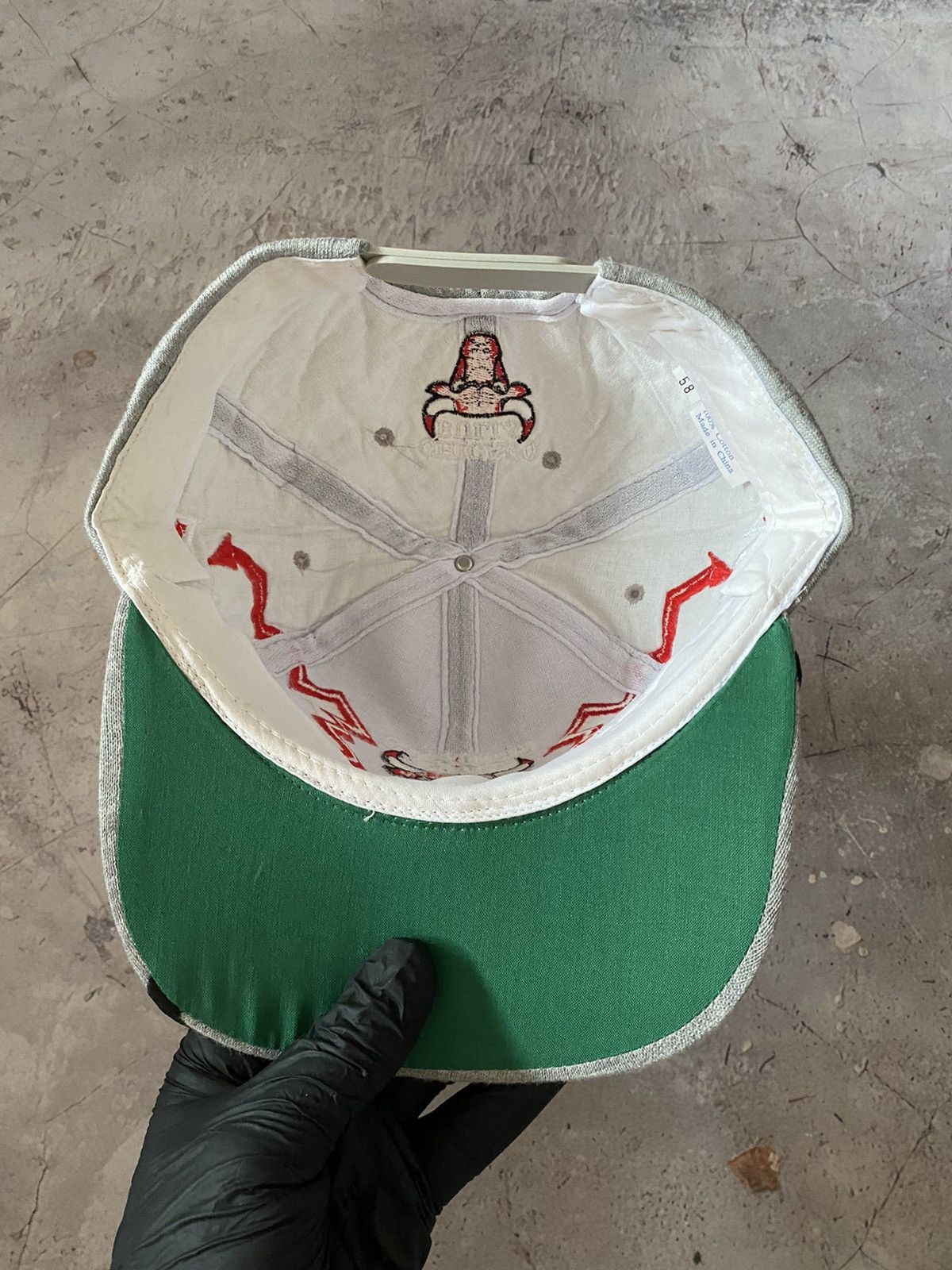MLB 90s Embroidered Jagged Edge Chicago Bulls Hat Size ONE SIZE - 6 Thumbnail