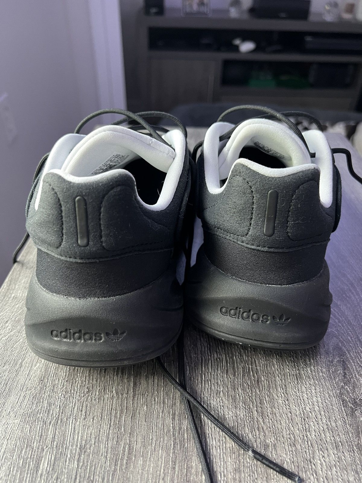Adidas Adidas Ozelia Black White Size US 8.5 / EU 41-42 - 4 Thumbnail