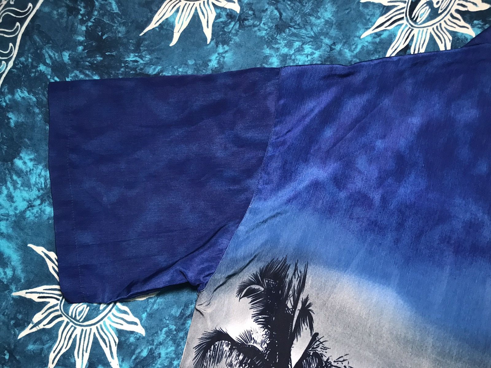 Vintage Vintage Hundred Continent Hawaiian Shirt Collar Y2K Size US XL / EU 56 / 4 - 7 Thumbnail