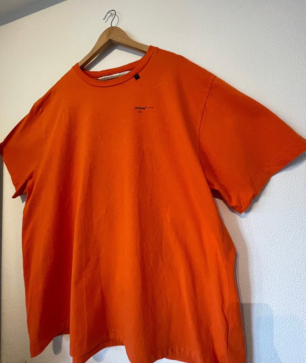 Off-White Acrylic Arrow Tee Size US L / EU 52-54 / 3 - 4 Thumbnail