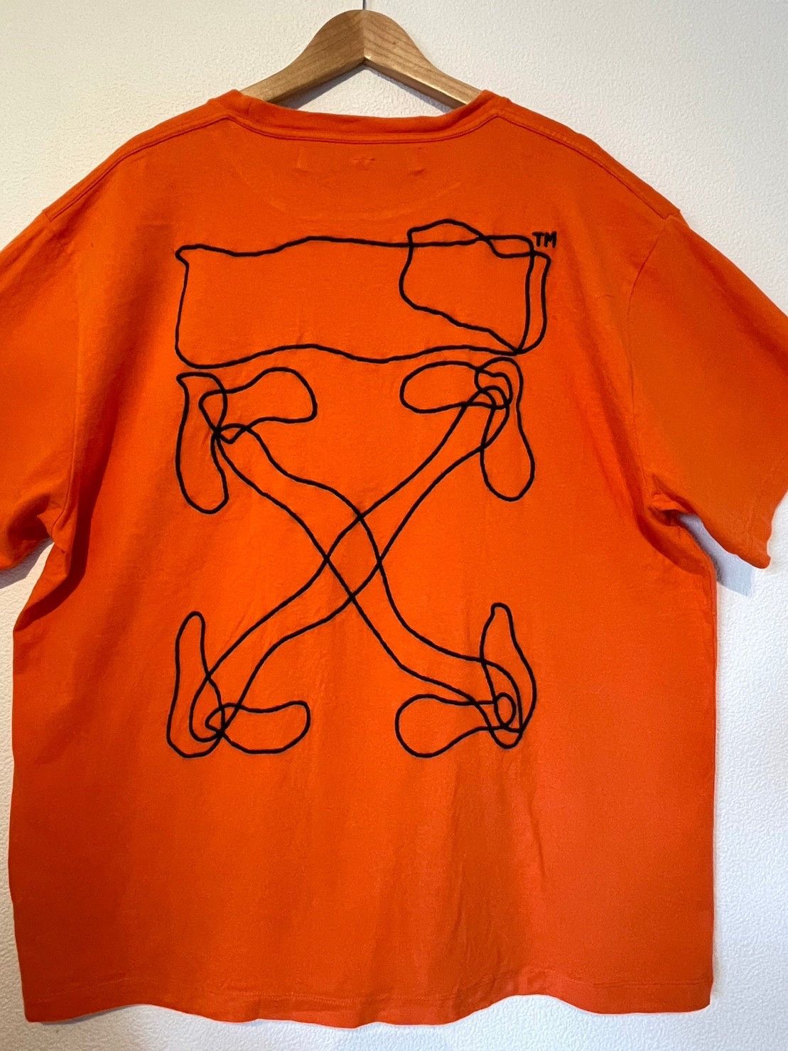 Off-White Acrylic Arrow Tee Size US L / EU 52-54 / 3 - 1 Thumbnail