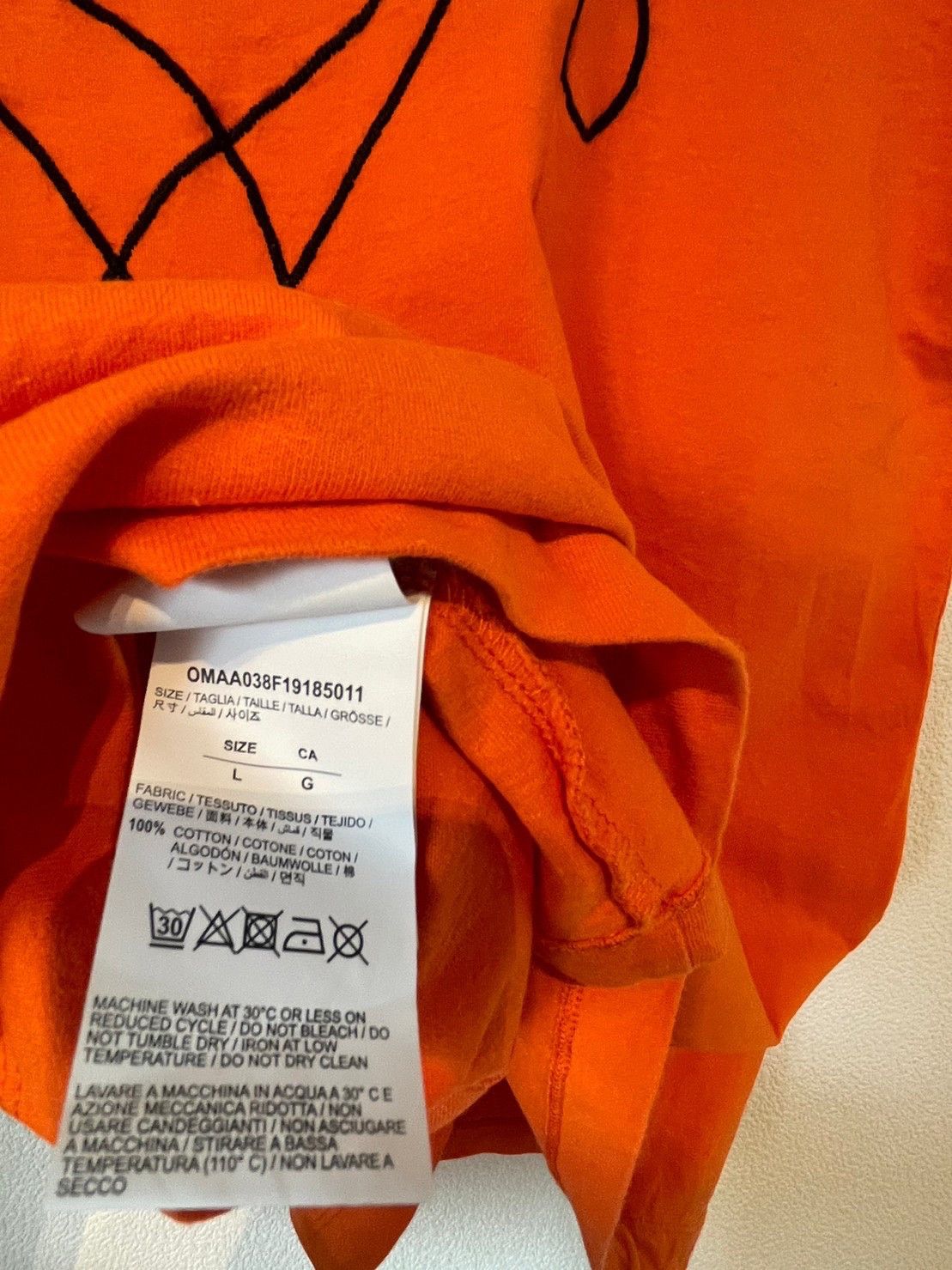 Off-White Acrylic Arrow Tee Size US L / EU 52-54 / 3 - 9 Thumbnail